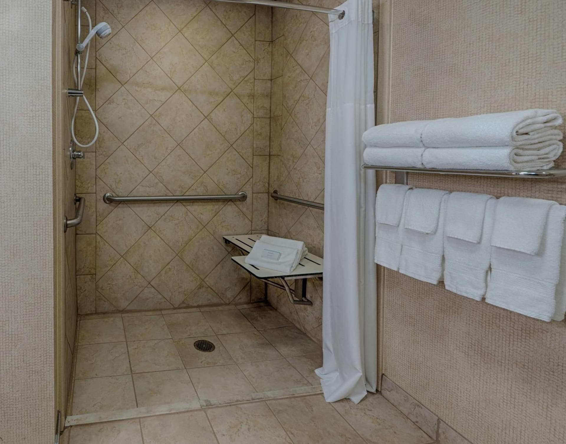Hampton Inn Spring Lake Fayetteville gallery photo in Spring Lake, NC — image 22