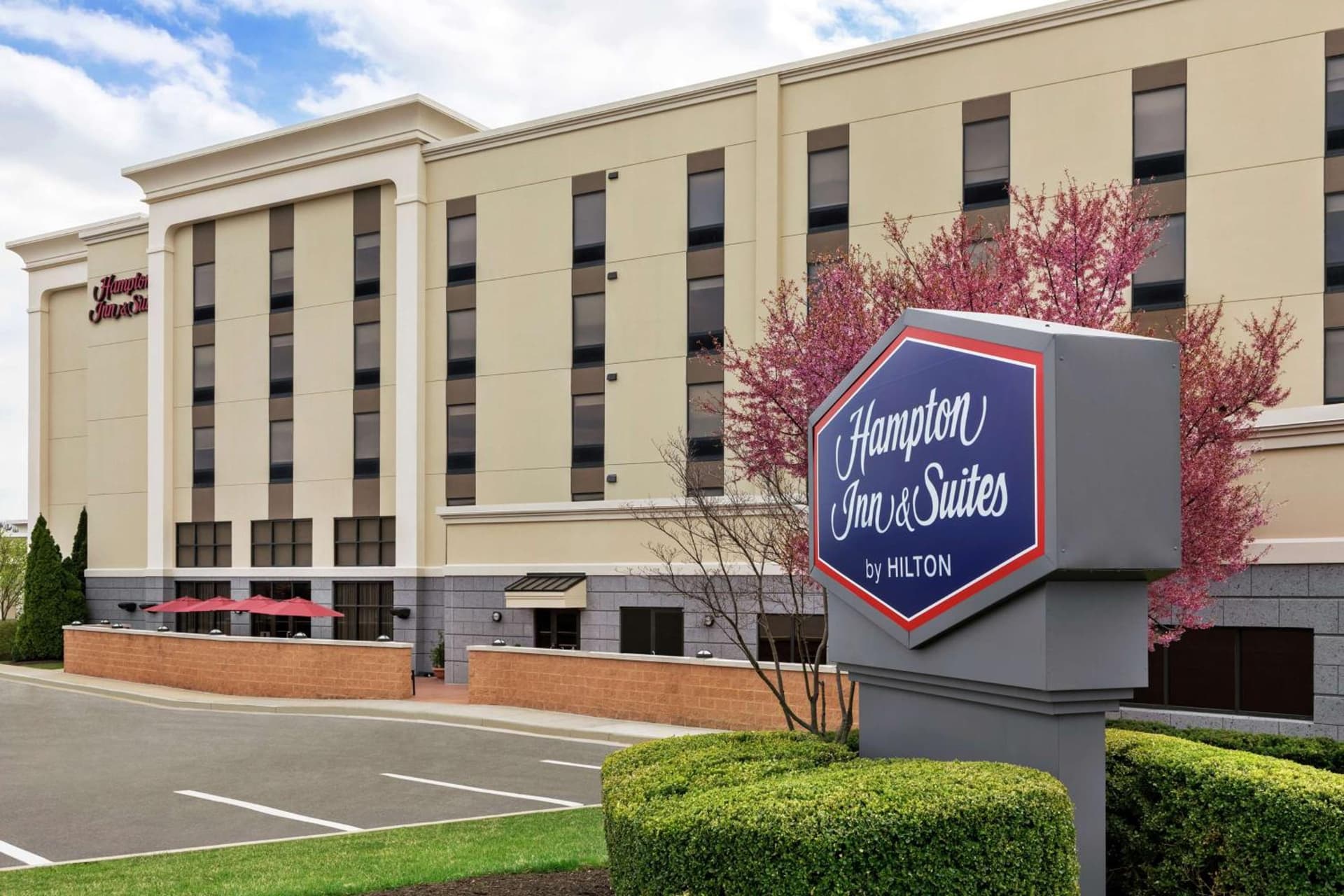 Hampton Inn & Suites Frederick/Fort Detrick property views in Frederick, MD — gallery photo 3