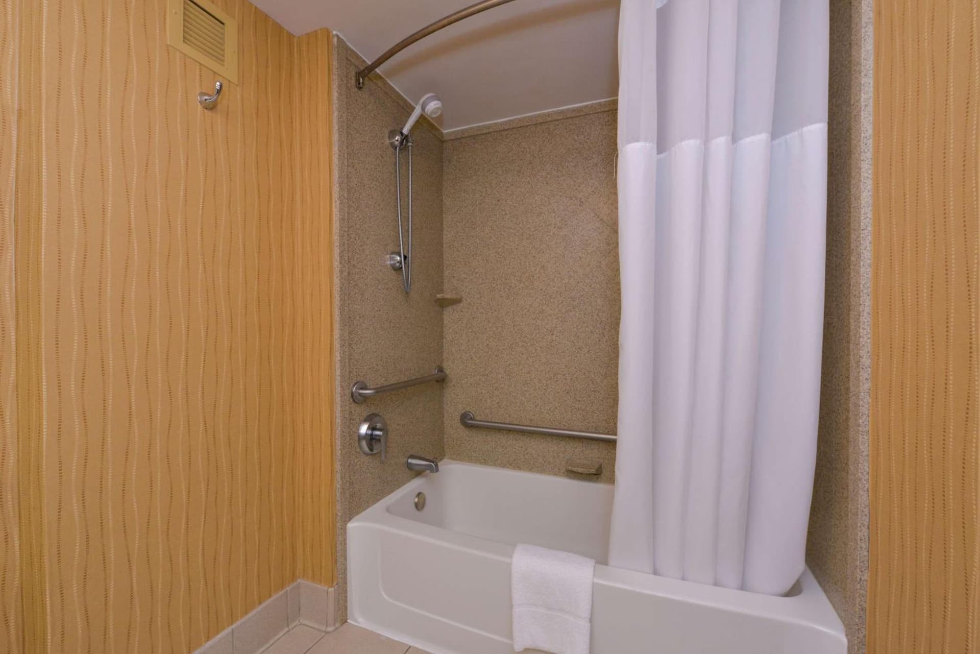Hampton Inn Frederick gallery photo in Frederick, MD — image 5