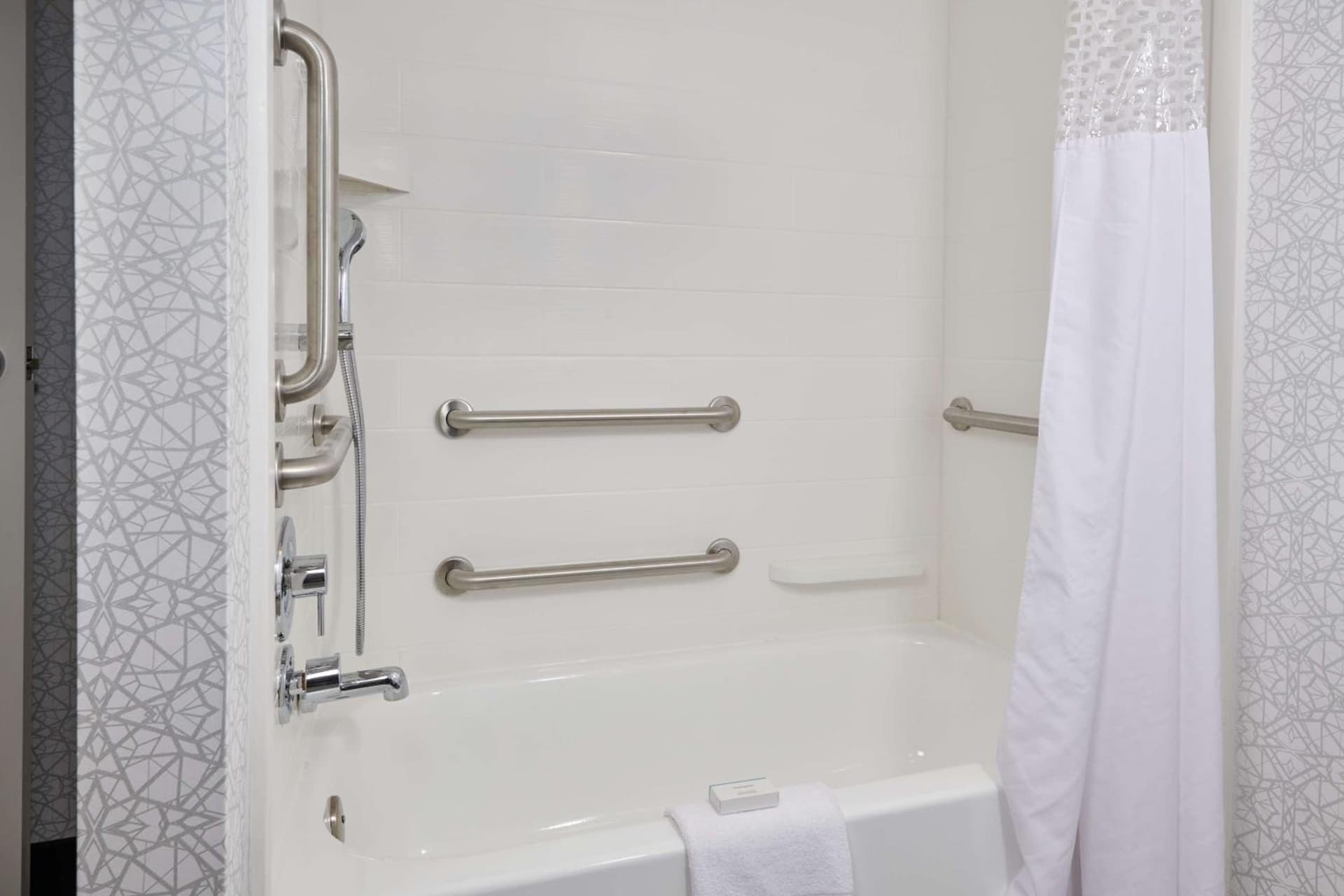 Hampton Inn Fairfax City gallery photo in Fairfax, VA — image 12