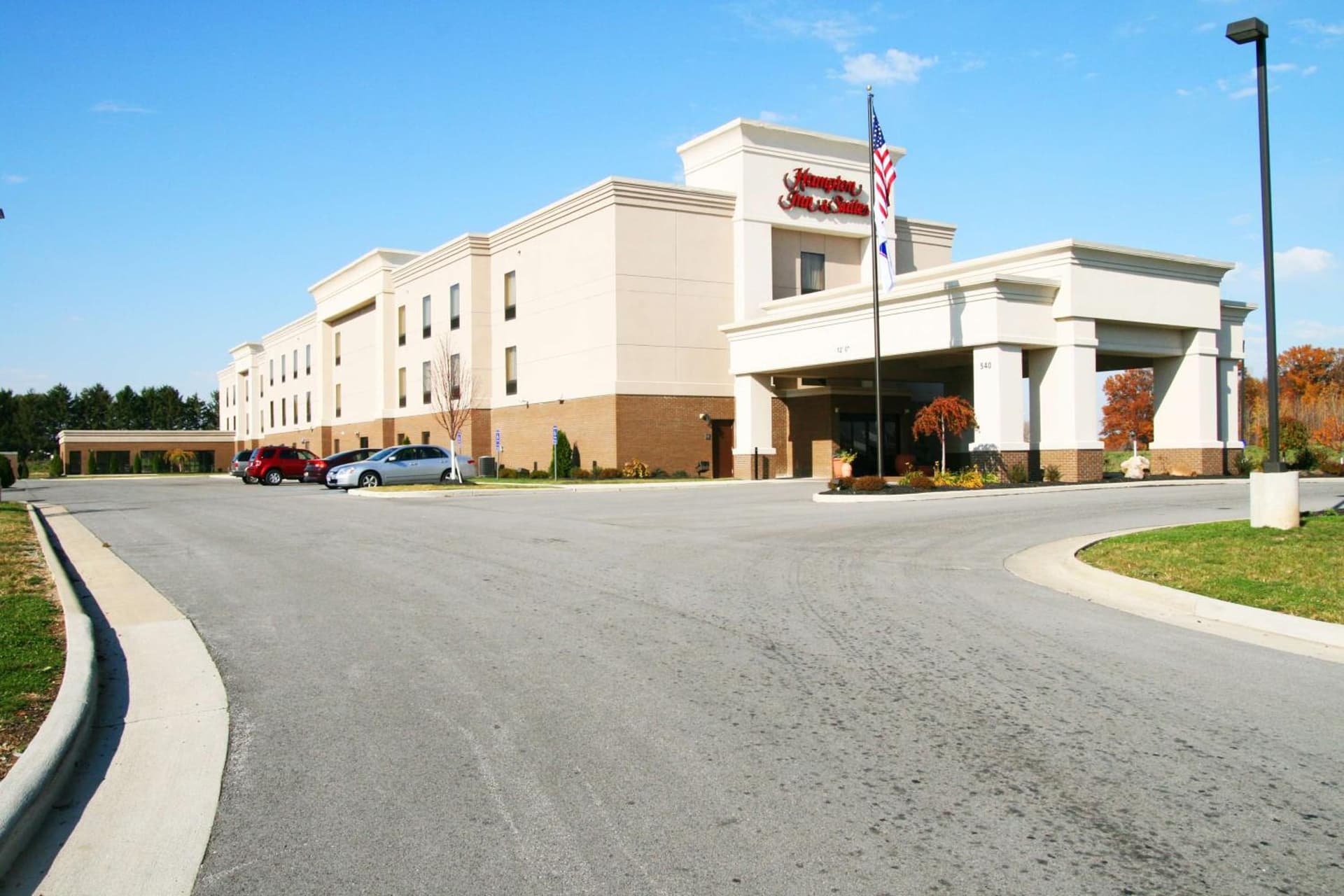 Hampton Inn & Suites Fremont interior in Fremont, OH — gallery photo 2