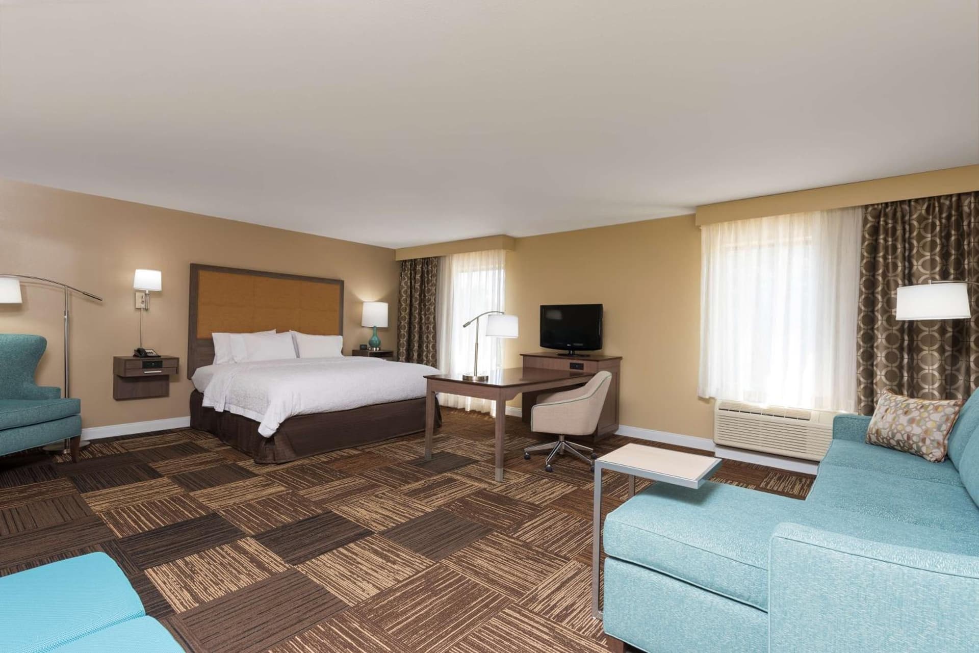 Hampton Inn & Suites Fremont interior in Fremont, OH — gallery photo 2