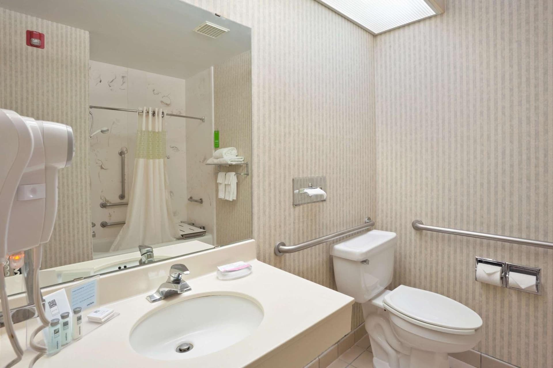 Hampton Inn North Sioux City interior in North Sioux City, SD — gallery photo 2