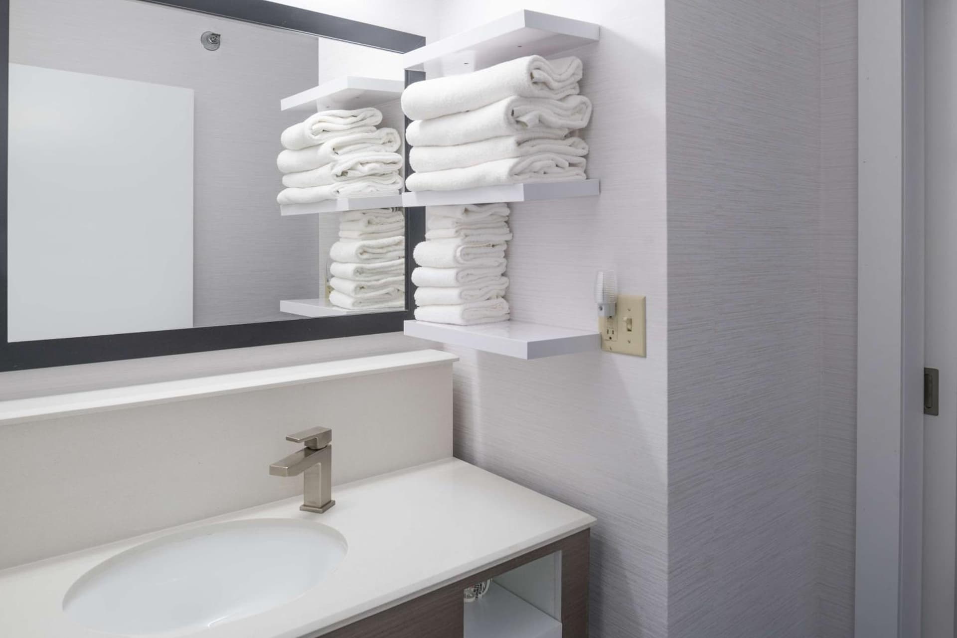 Hampton Inn North Sioux City gallery photo in North Sioux City, SD — image 26