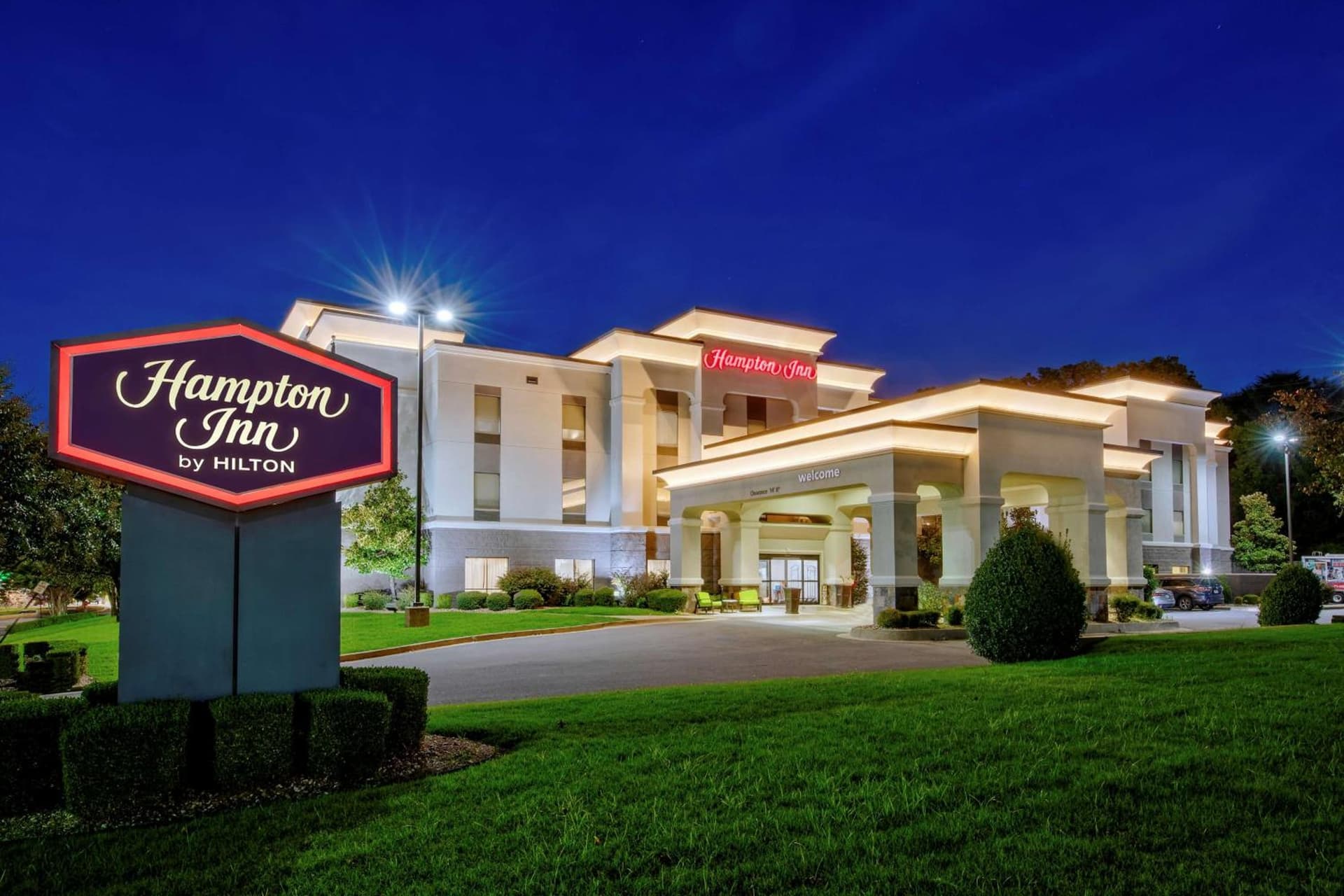 Hampton Inn Van Buren interior in Van Buren, AR — gallery photo 2