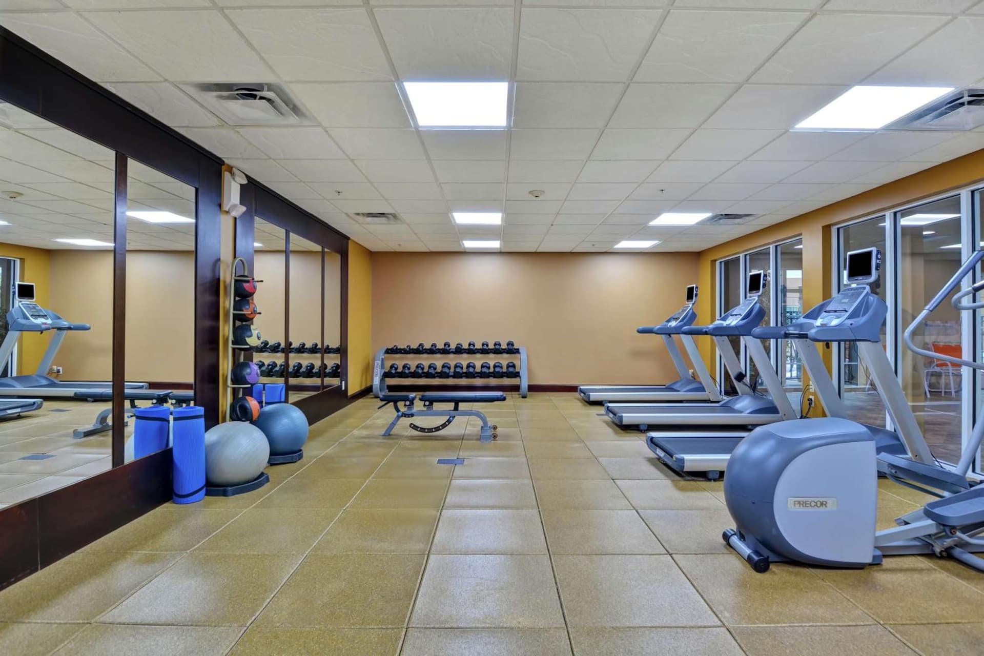 Homewood Suites by Hilton Fayetteville gallery photo in Fayetteville, AR — image 10