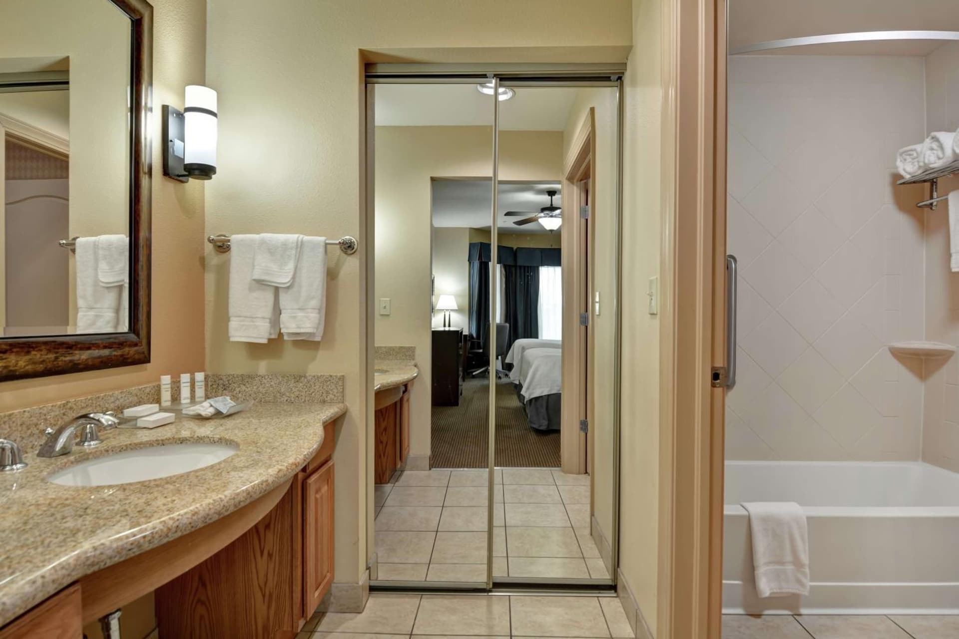 Homewood Suites by Hilton Fayetteville gallery photo in Fayetteville, AR — image 13