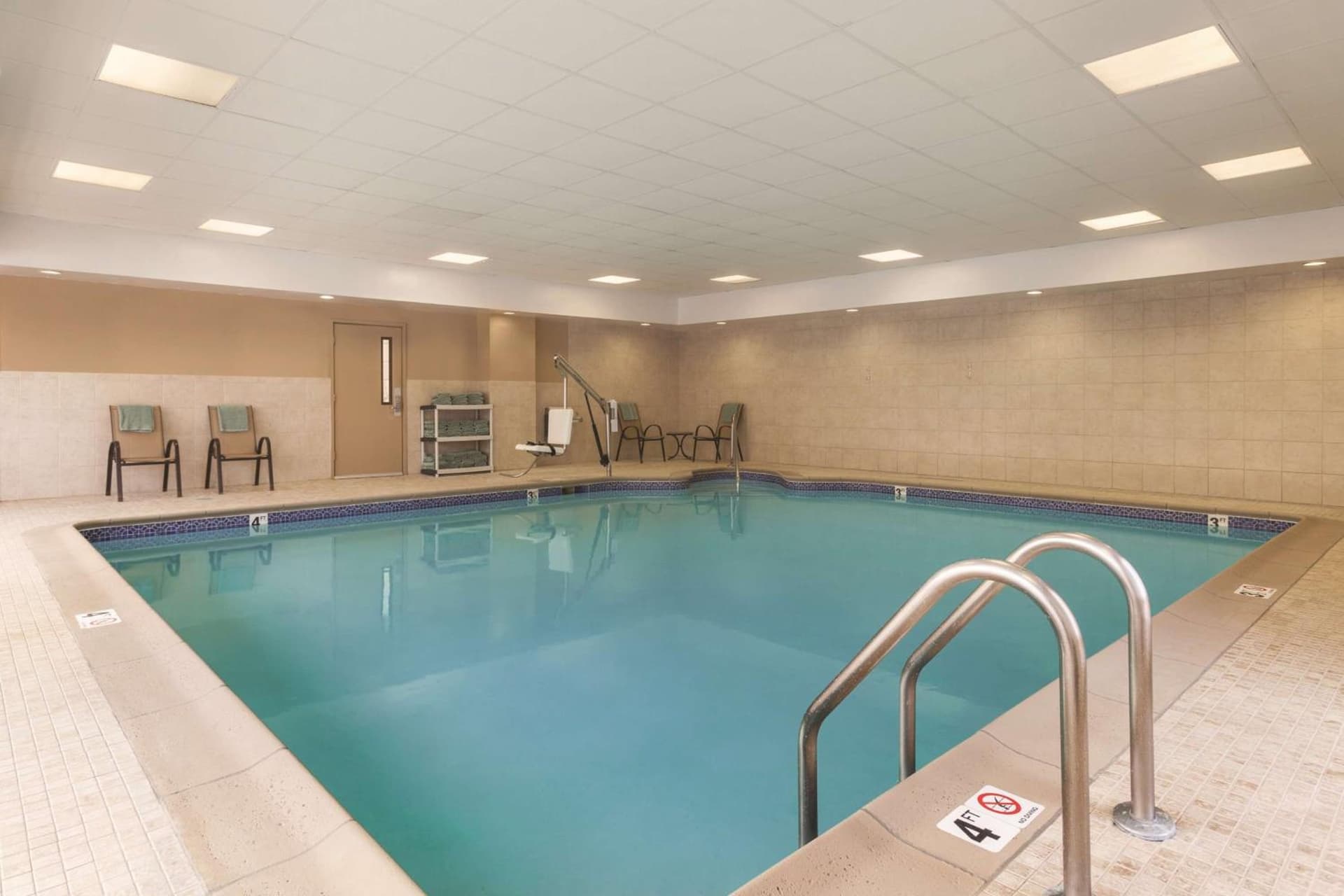 Hampton Inn & Suites Greenfield gallery photo in Greenfield — image 5