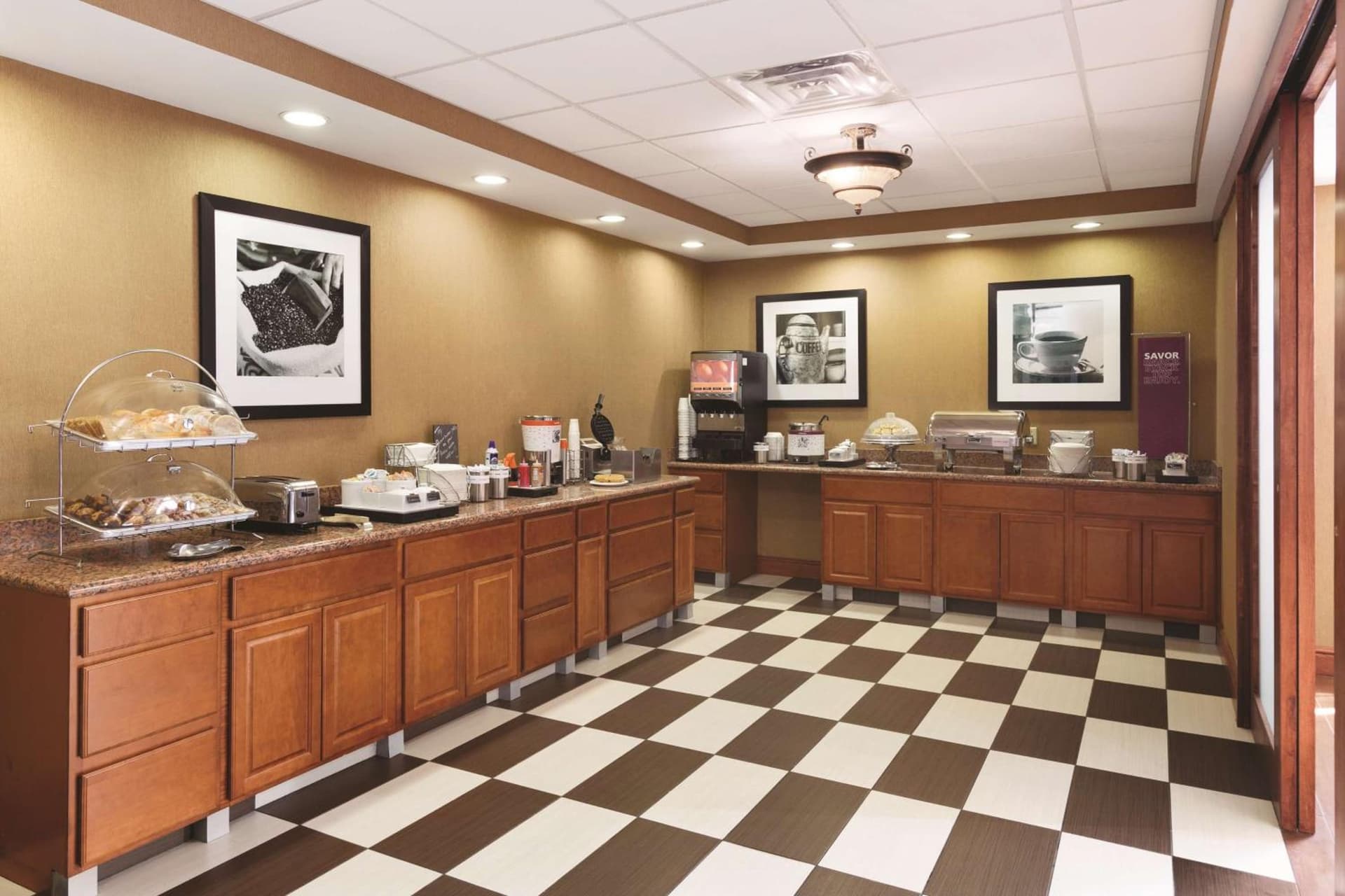 Hampton Inn & Suites Greenfield gallery photo in Greenfield — image 38