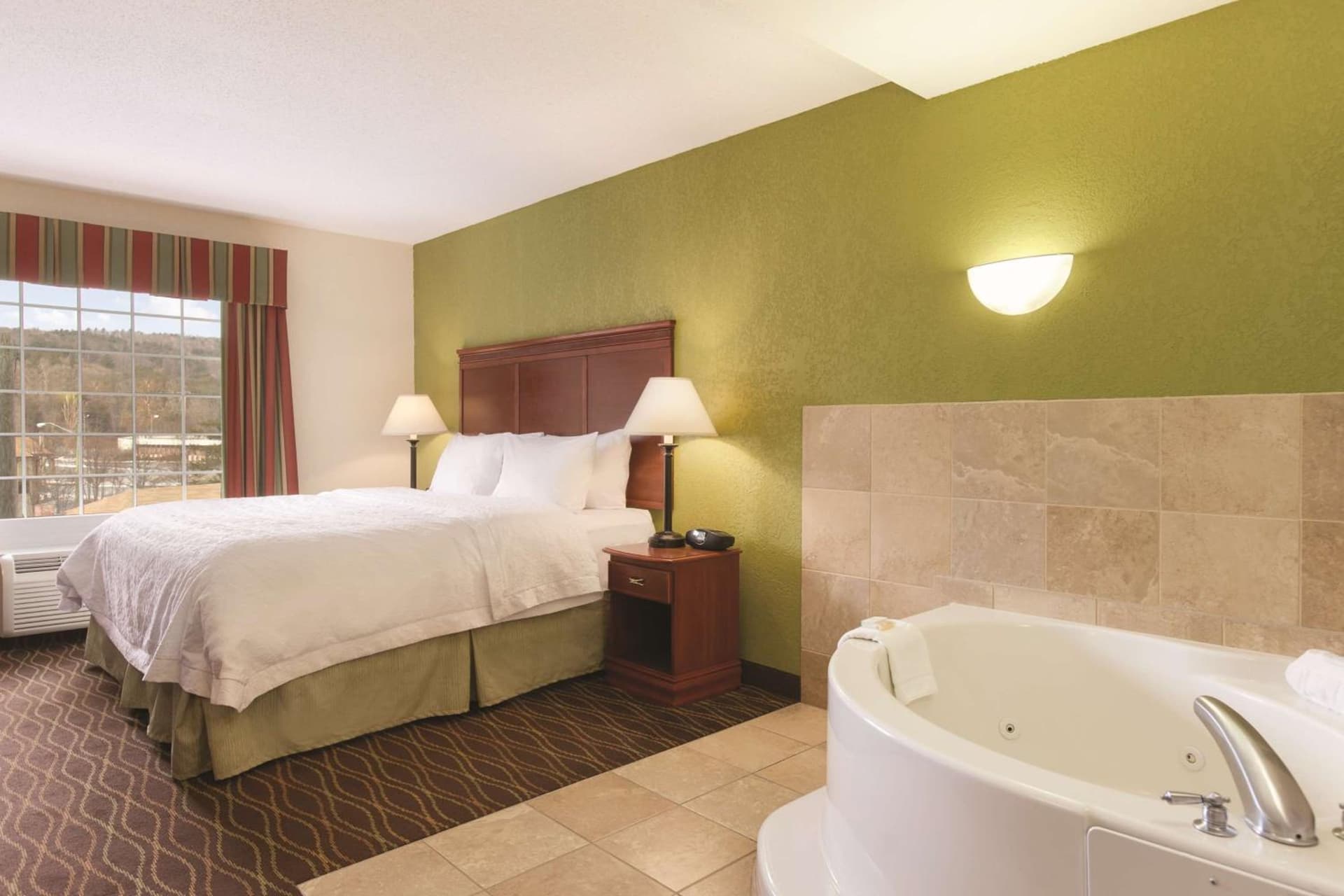 Hampton Inn & Suites Greenfield gallery photo in Greenfield — image 37