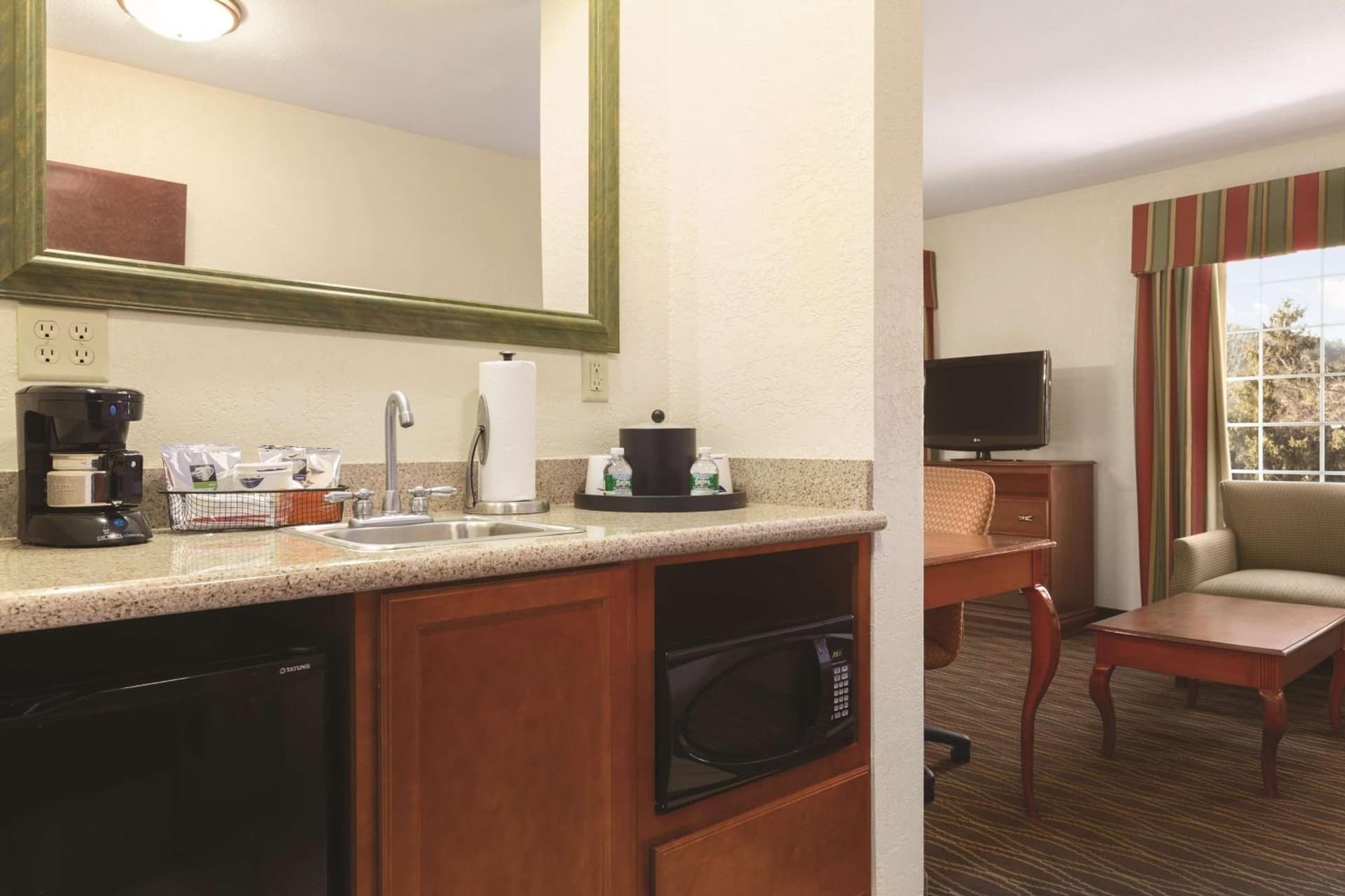 Hampton Inn & Suites Greenfield gallery photo in Greenfield — image 23