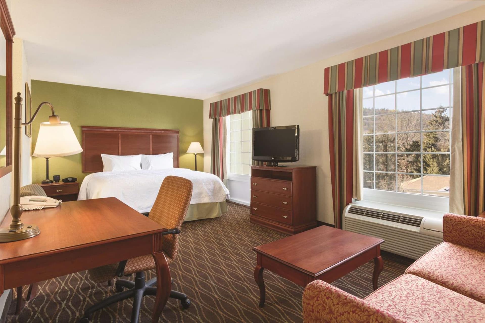Hampton Inn & Suites Greenfield gallery photo in Greenfield — image 34