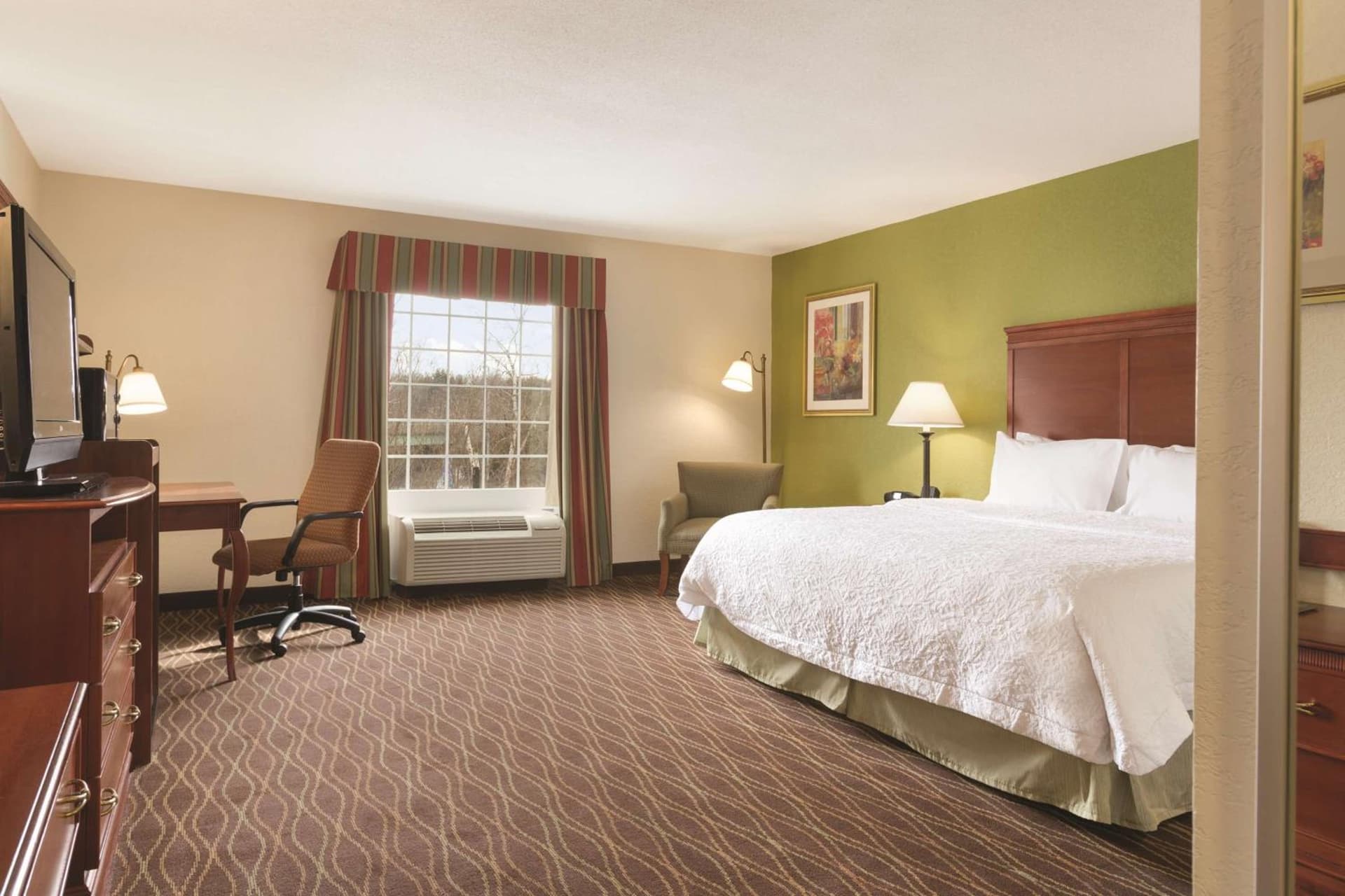 Hampton Inn & Suites Greenfield gallery photo in Greenfield — image 4