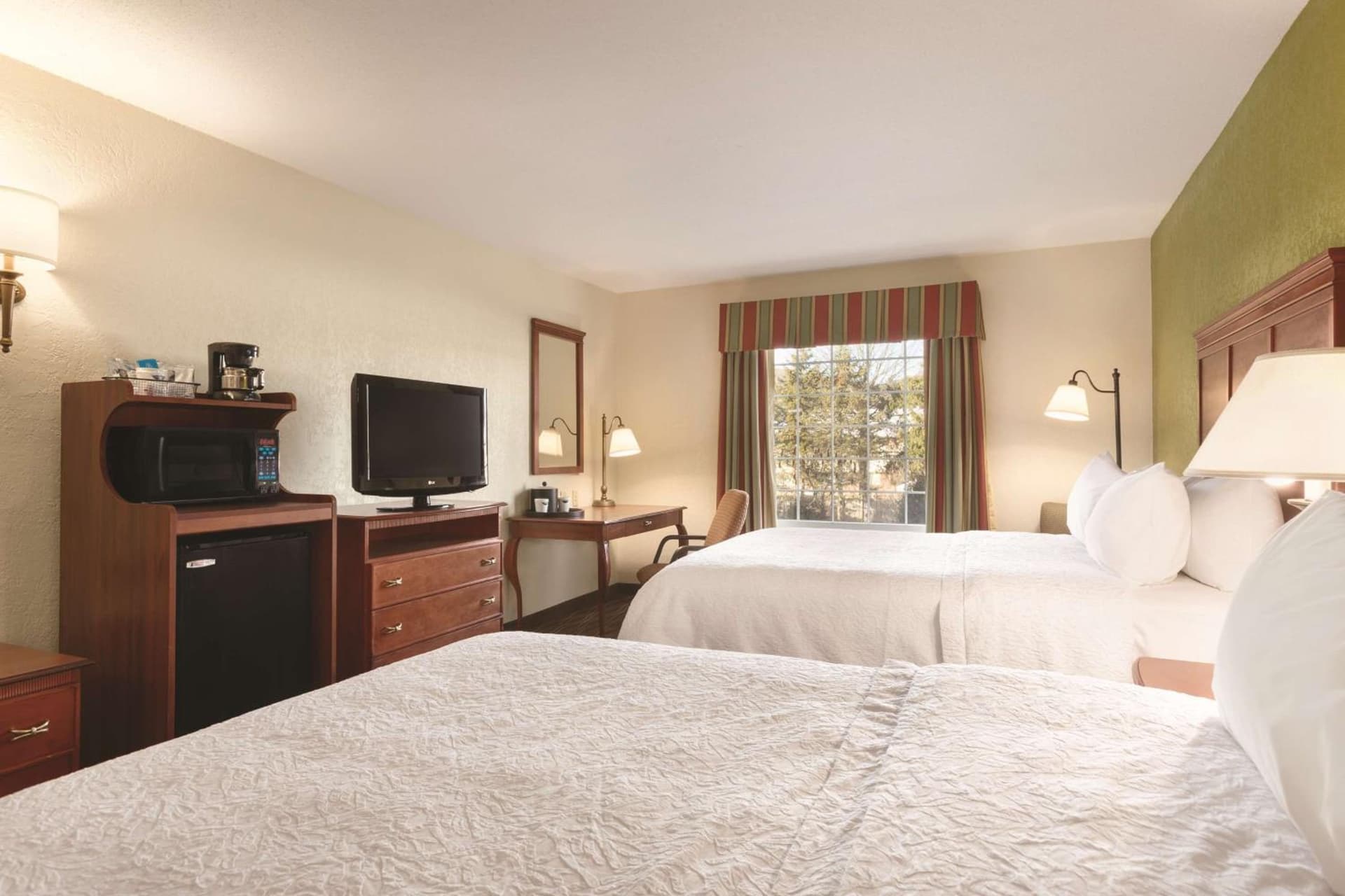 Hampton Inn & Suites Greenfield gallery photo in Greenfield — image 40