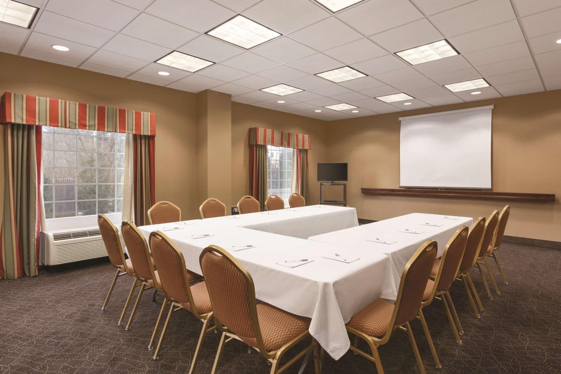Hampton Inn & Suites Greenfield gallery photo in Greenfield — image 15