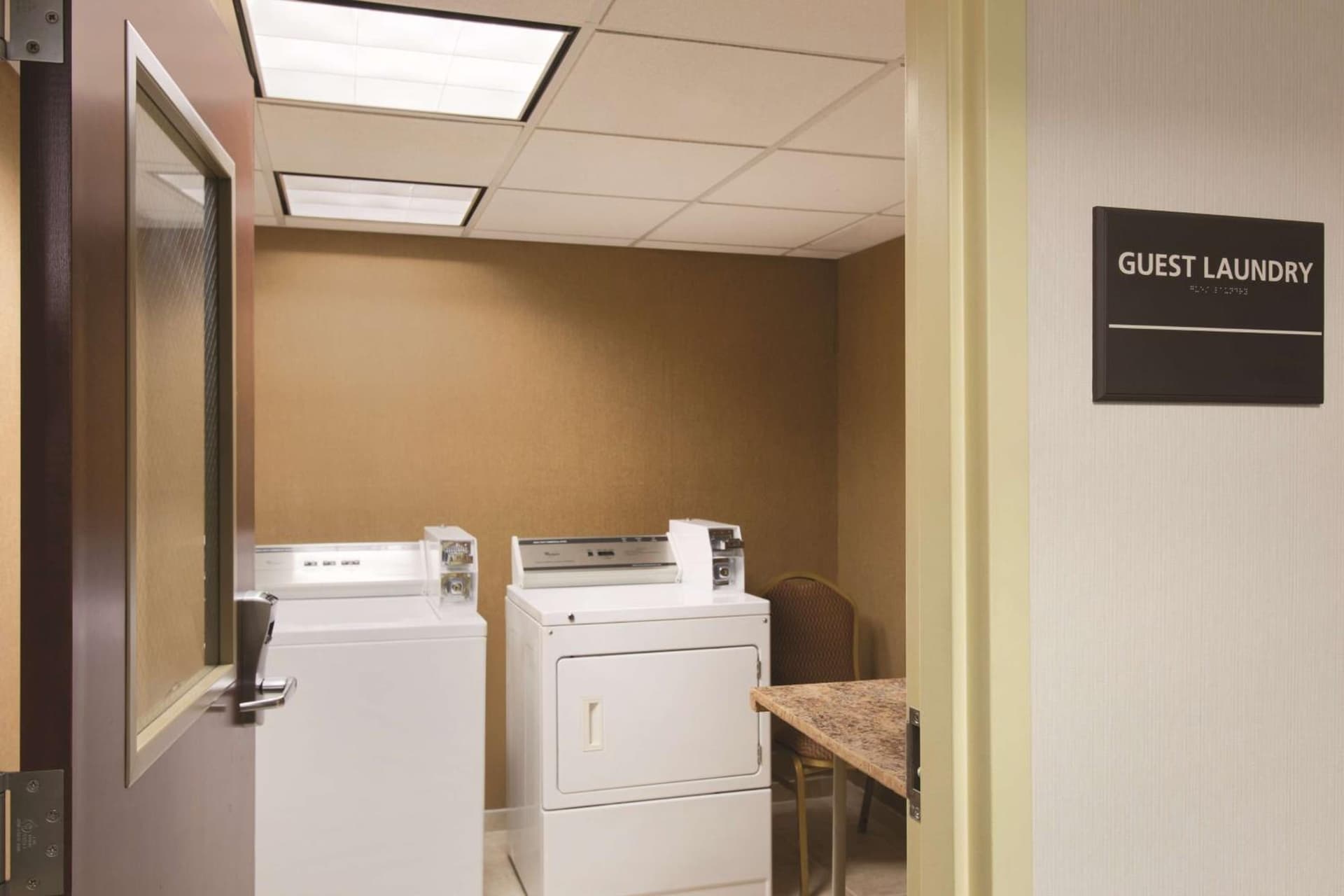 Hampton Inn & Suites Greenfield gallery photo in Greenfield — image 10