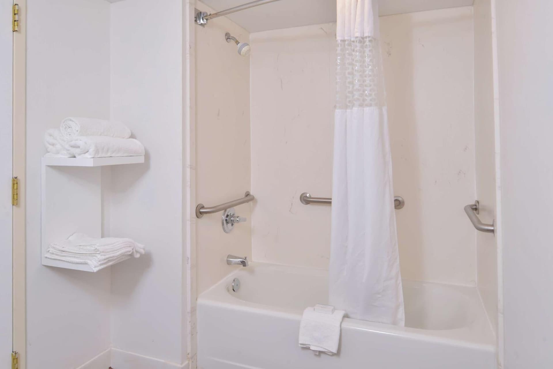 Hampton Inn Greensboro East / McLeansville gallery photo in McLeansville, NC — image 7