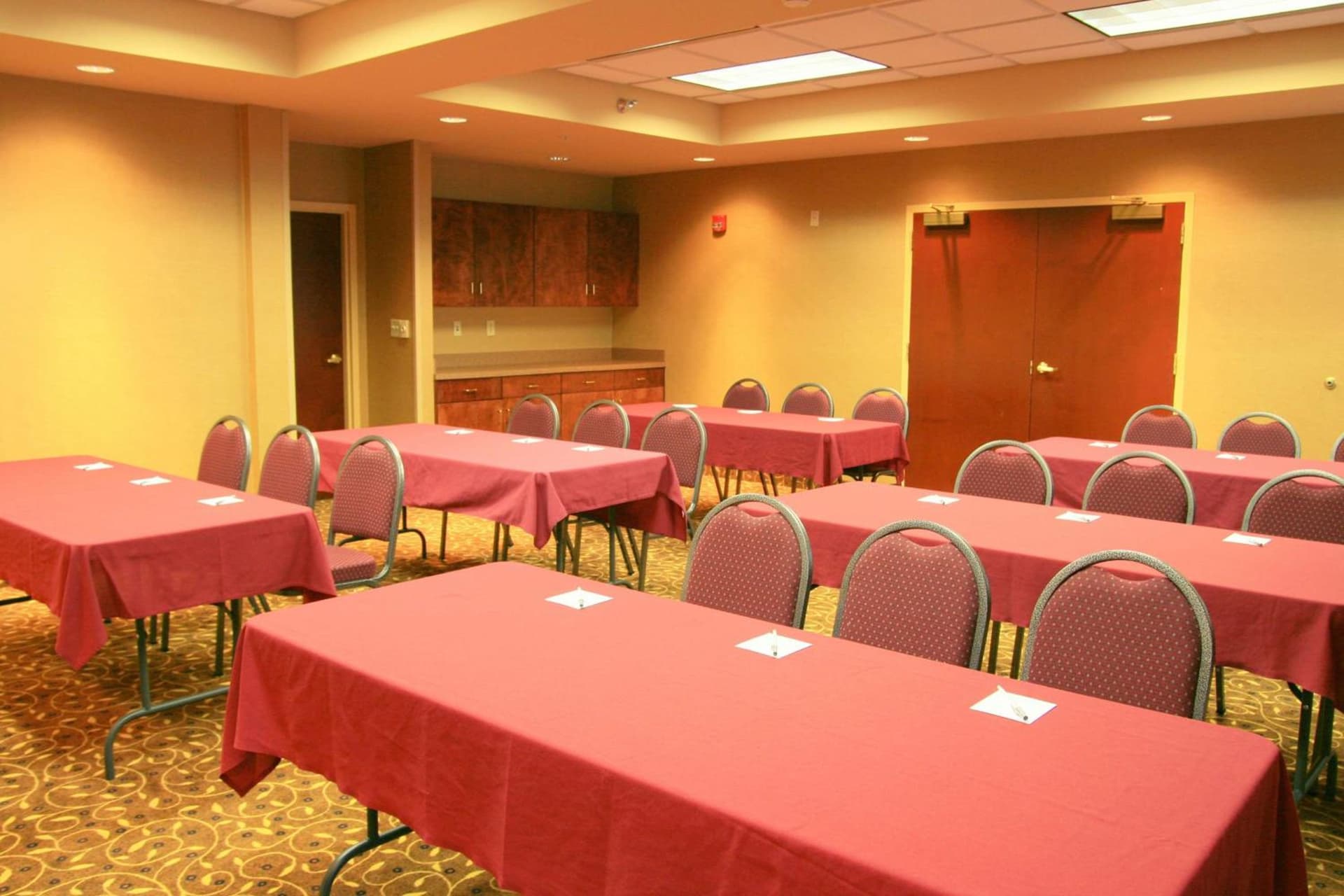 Hampton Inn Greensboro East / McLeansville interior in McLeansville, NC — gallery photo 2