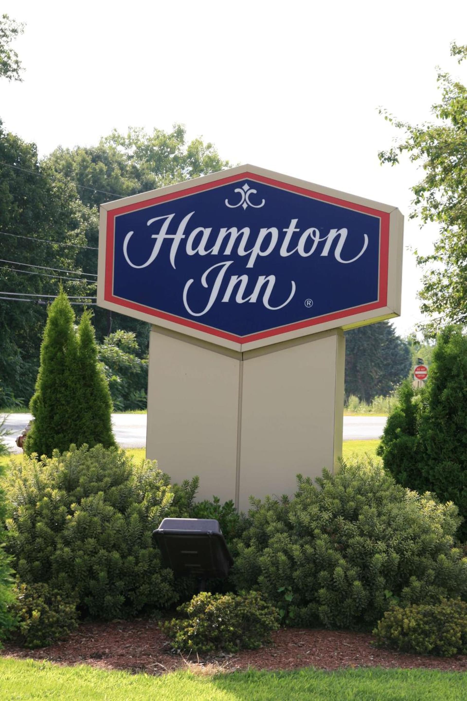 Hampton Inn Hadley-Amherst Area interior in Hadley — gallery photo 2
