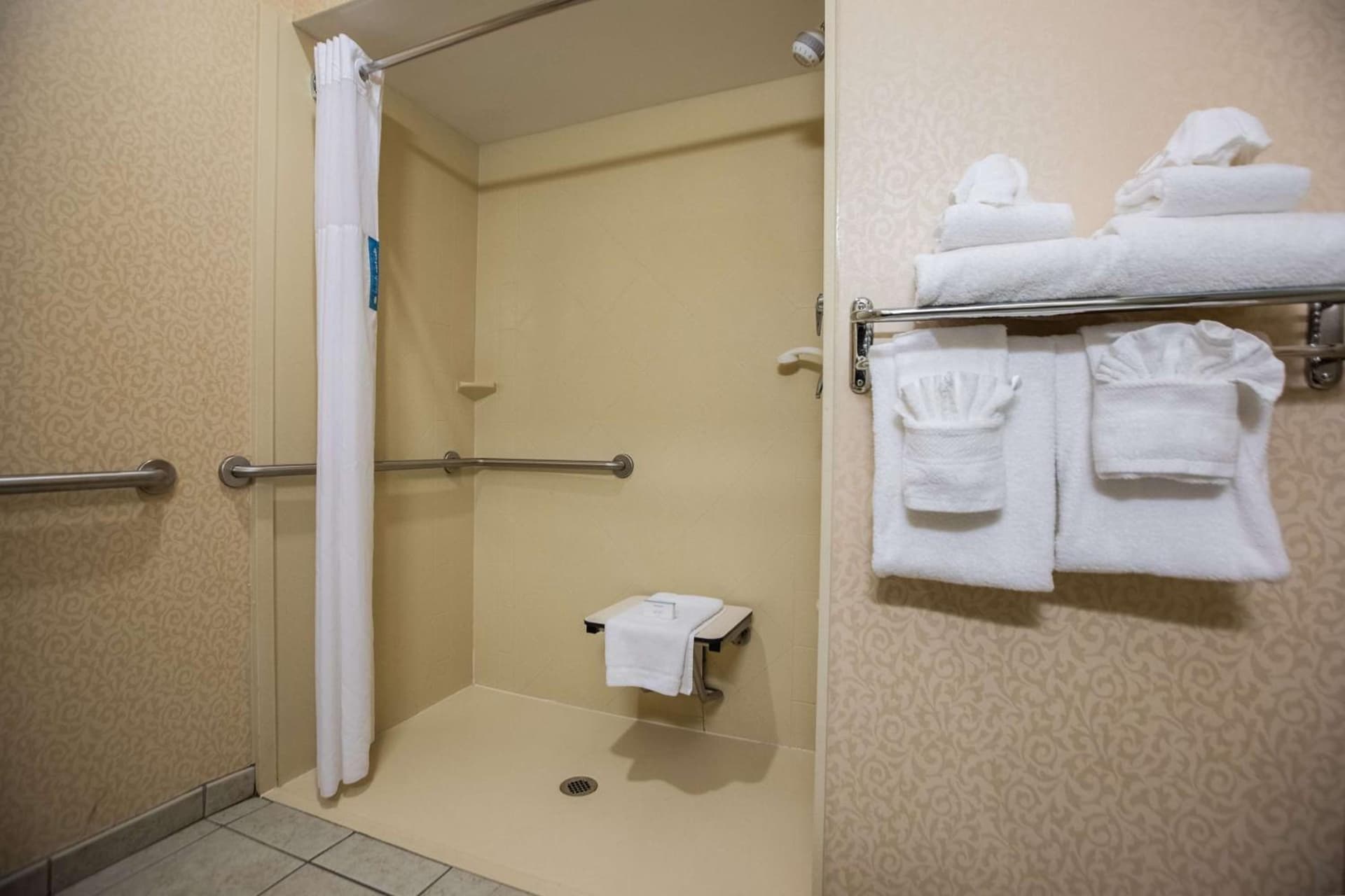 Hampton Inn Hadley-Amherst Area gallery photo in Hadley — image 15
