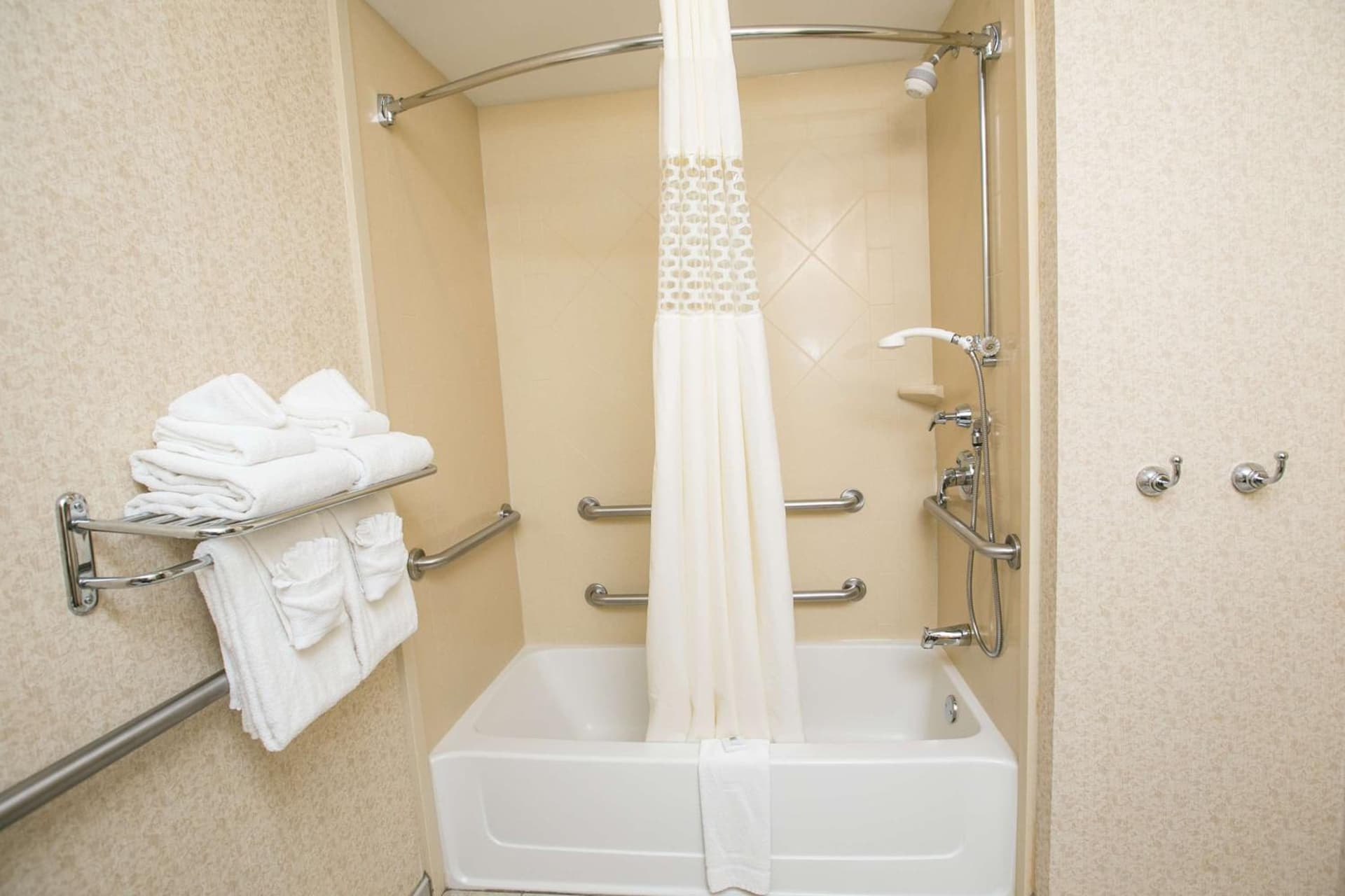 Hampton Inn Hadley-Amherst Area gallery photo in Hadley — image 36