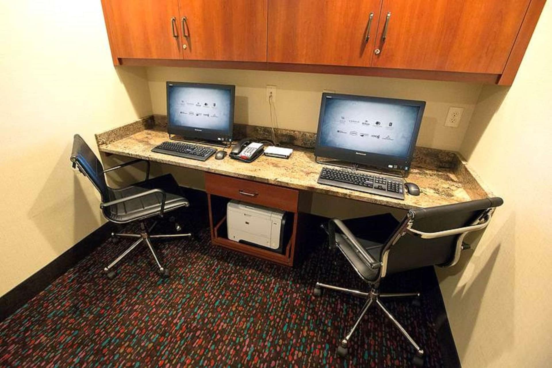 Hampton Inn Hadley-Amherst Area interior in Hadley — gallery photo 2
