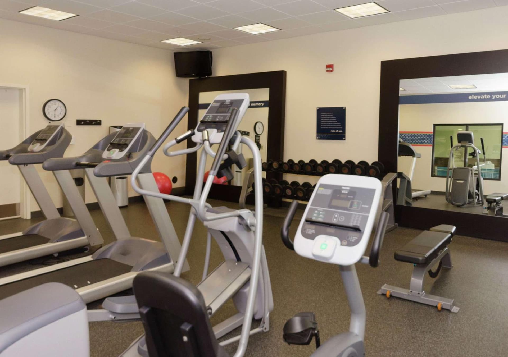 Hampton Inn Hickory gallery photo in Hickory, NC — image 43
