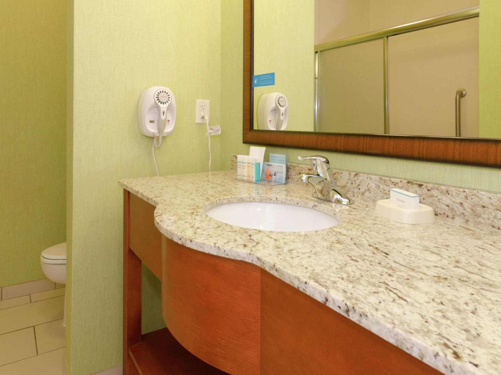 Hampton Inn Hickory gallery photo in Hickory, NC — image 37