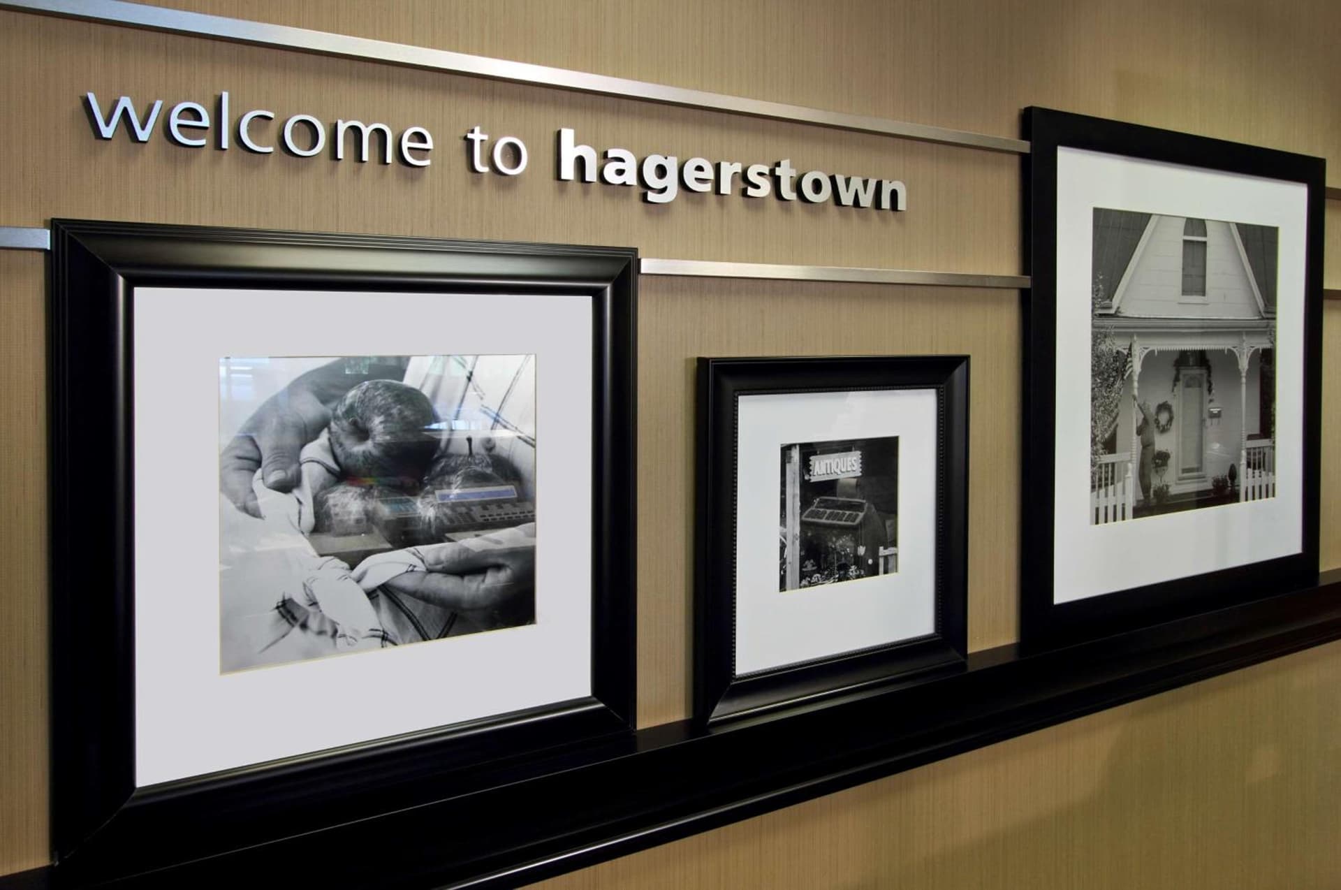 Hampton Inn Hagerstown interior in Hagerstown, MD — gallery photo 2