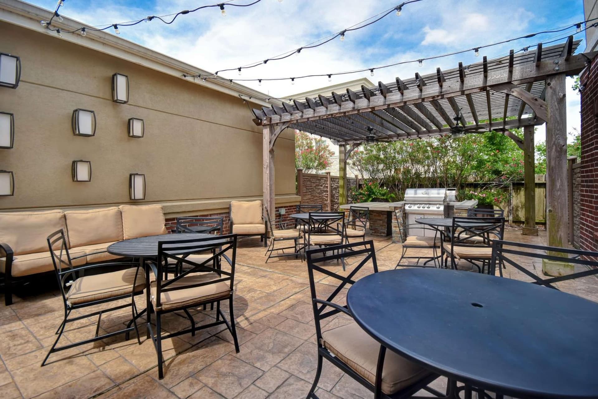 Homewood Suites By Hilton HOU Intercontinental Airport interior in Houston, TX — gallery photo 2