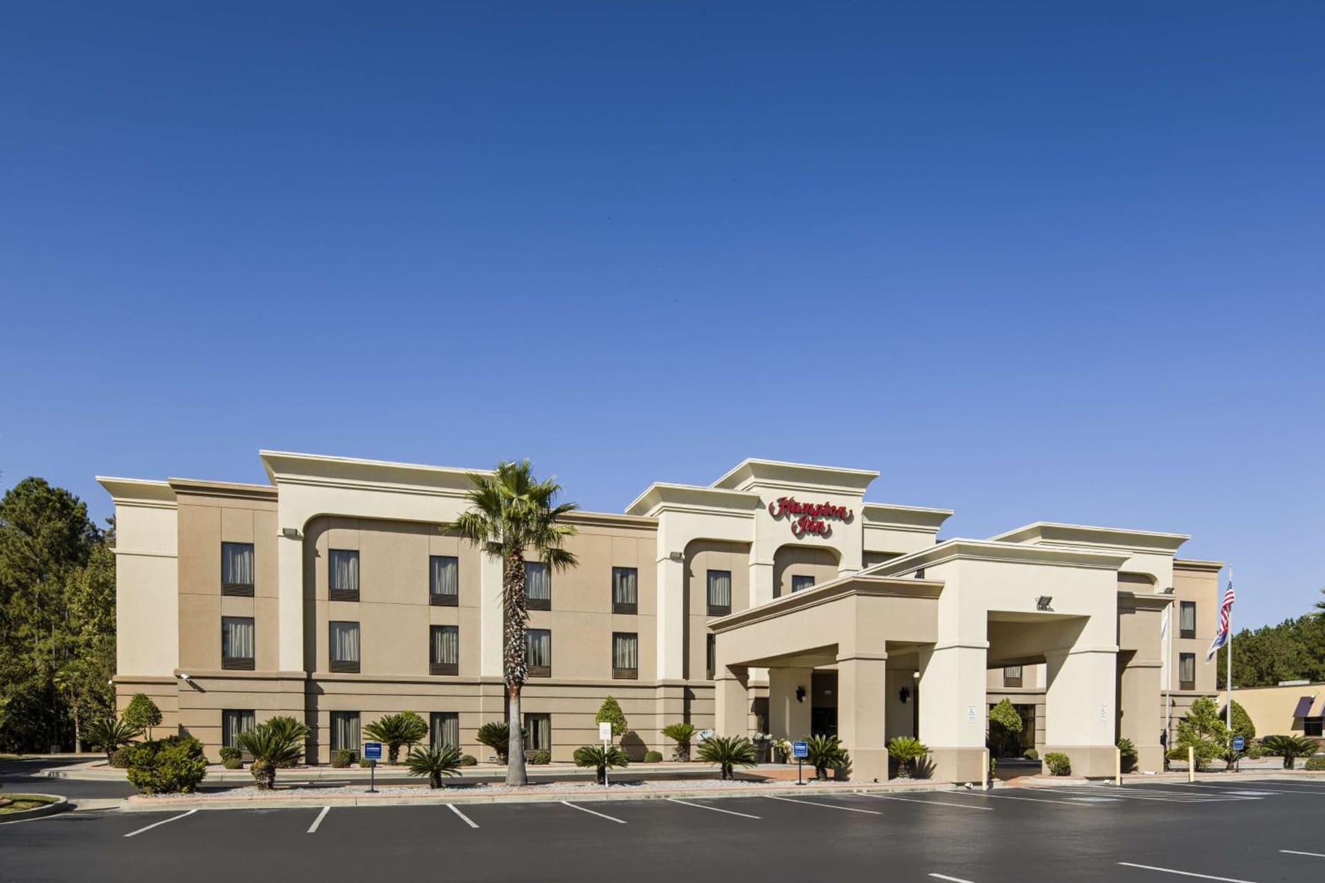 Hampton Inn Hinesville property views in Hinesville, GA — gallery photo 3