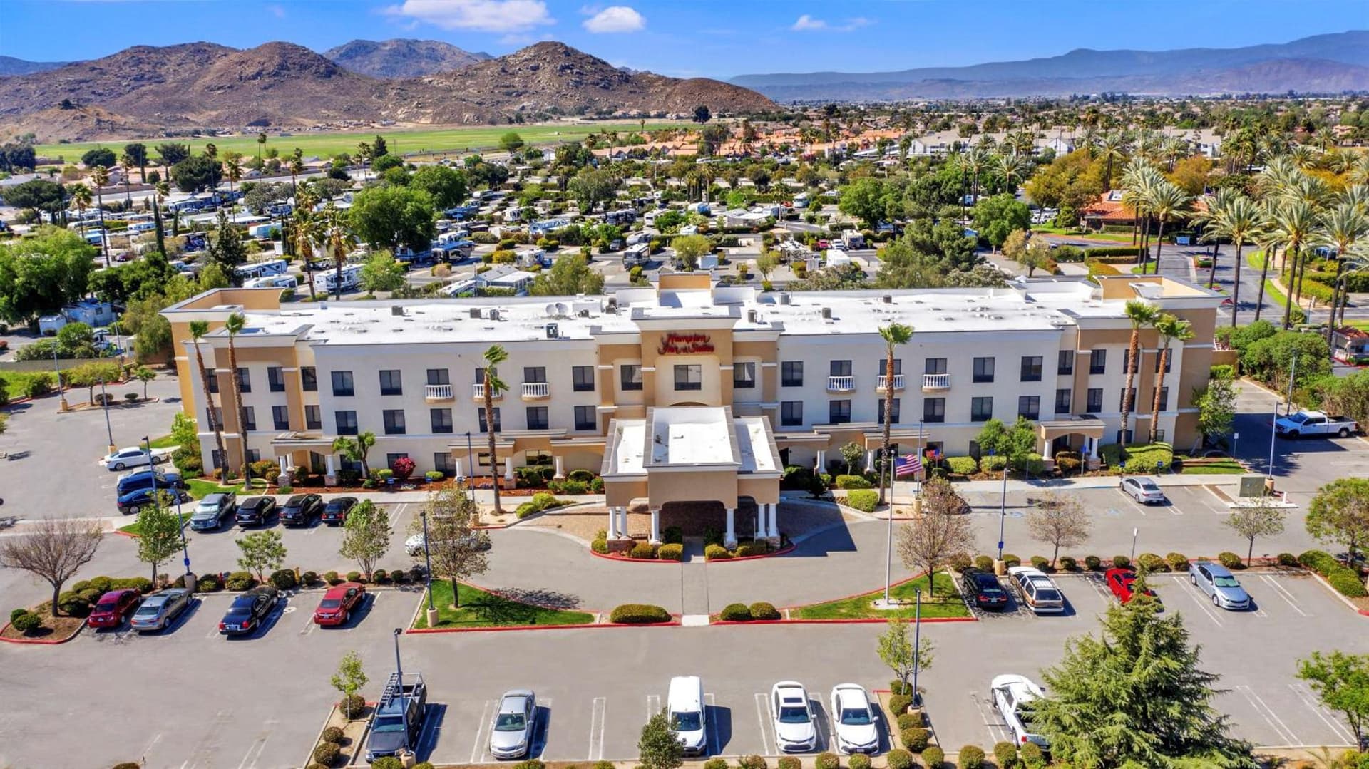 Hampton Inn & Suites by Hilton Hemet Menifee Murrieta interior in Hemet, CA — gallery photo 2