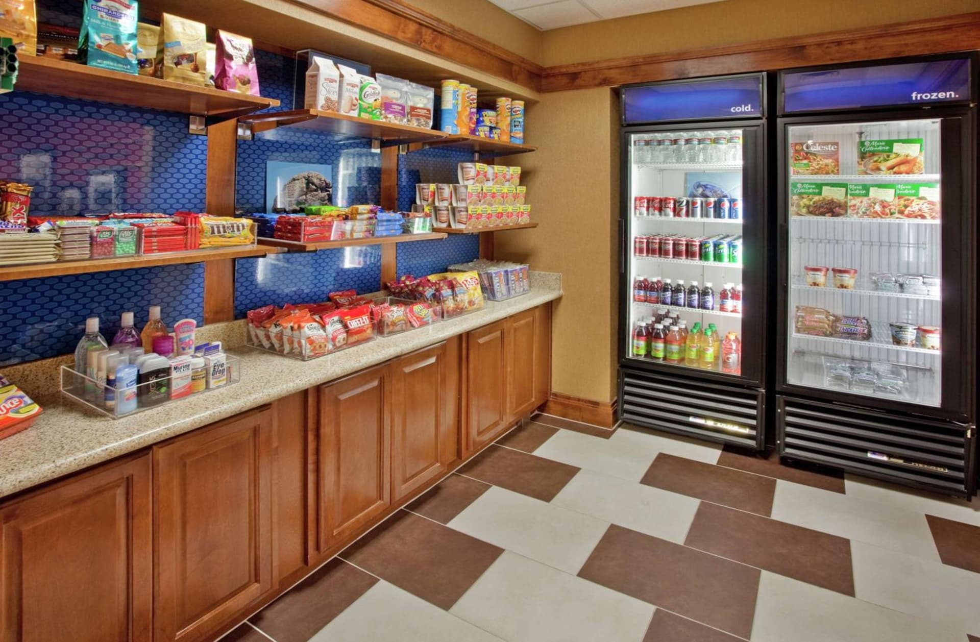 Hampton Inn & Suites by Hilton Hemet Menifee Murrieta interior in Hemet, CA — gallery photo 2