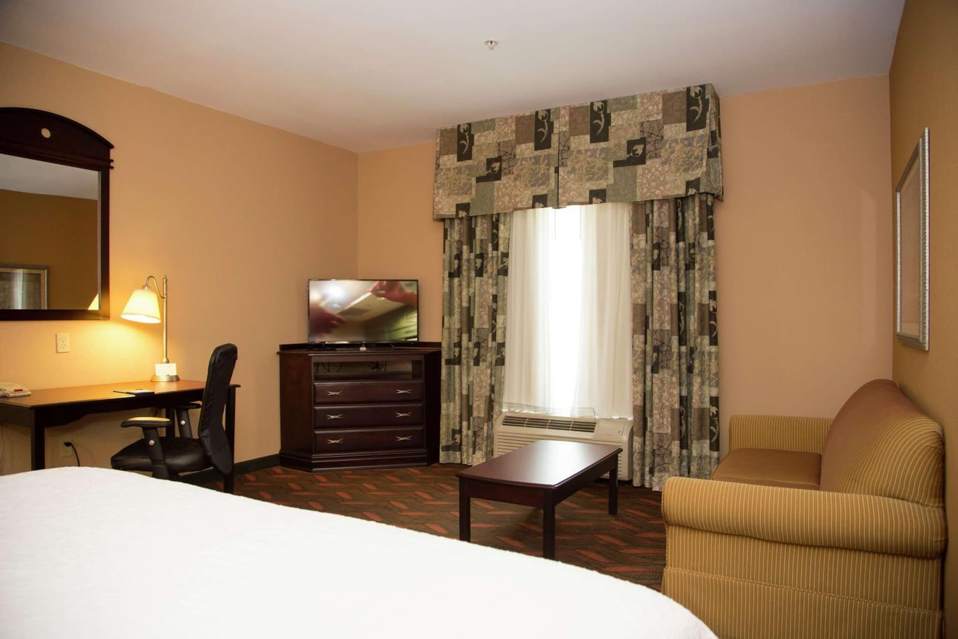 Hampton Inn & Suites Houston Rosenberg gallery photo in Rosenberg, TX — image 65