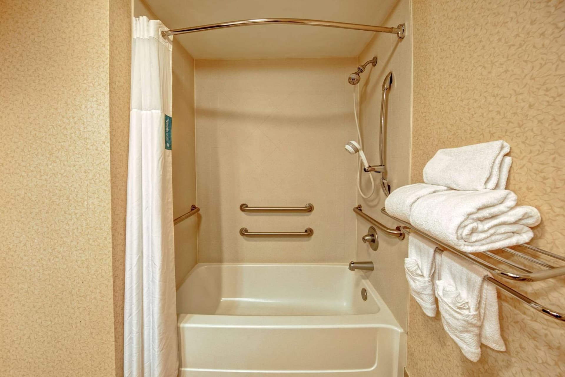 Hampton Inn Ashland gallery photo in Ashland, KY — image 9