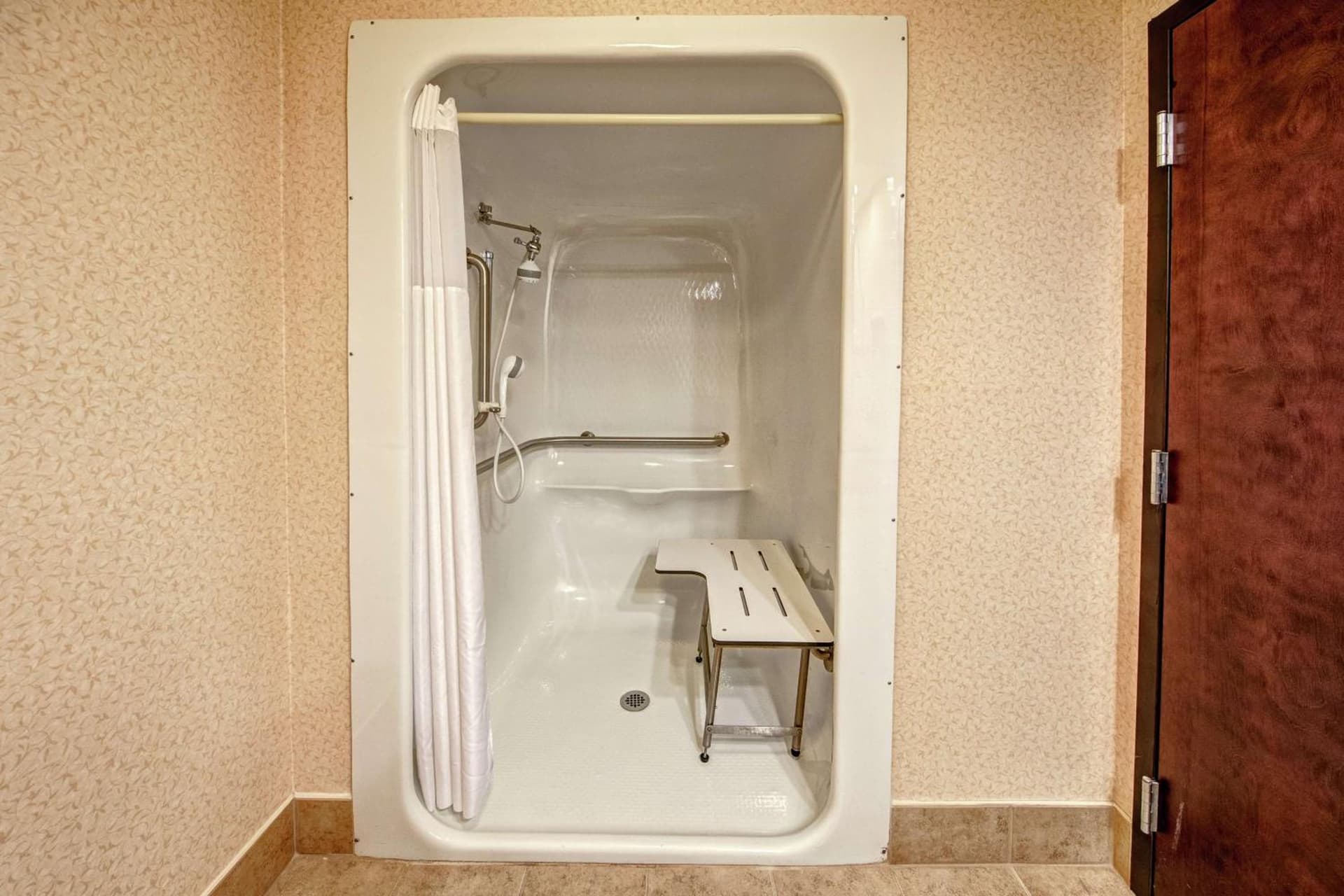 Hampton Inn Ashland gallery photo in Ashland, KY — image 8