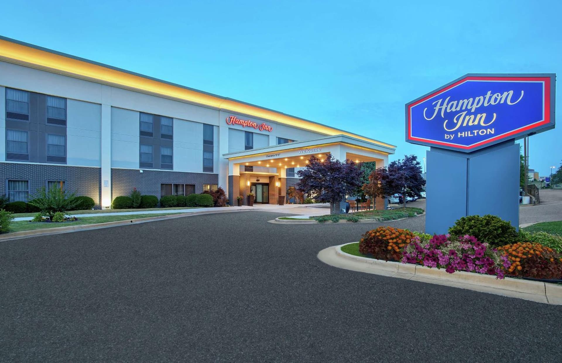 Hampton Inn Cullman interior in Cullman, AL — gallery photo 2