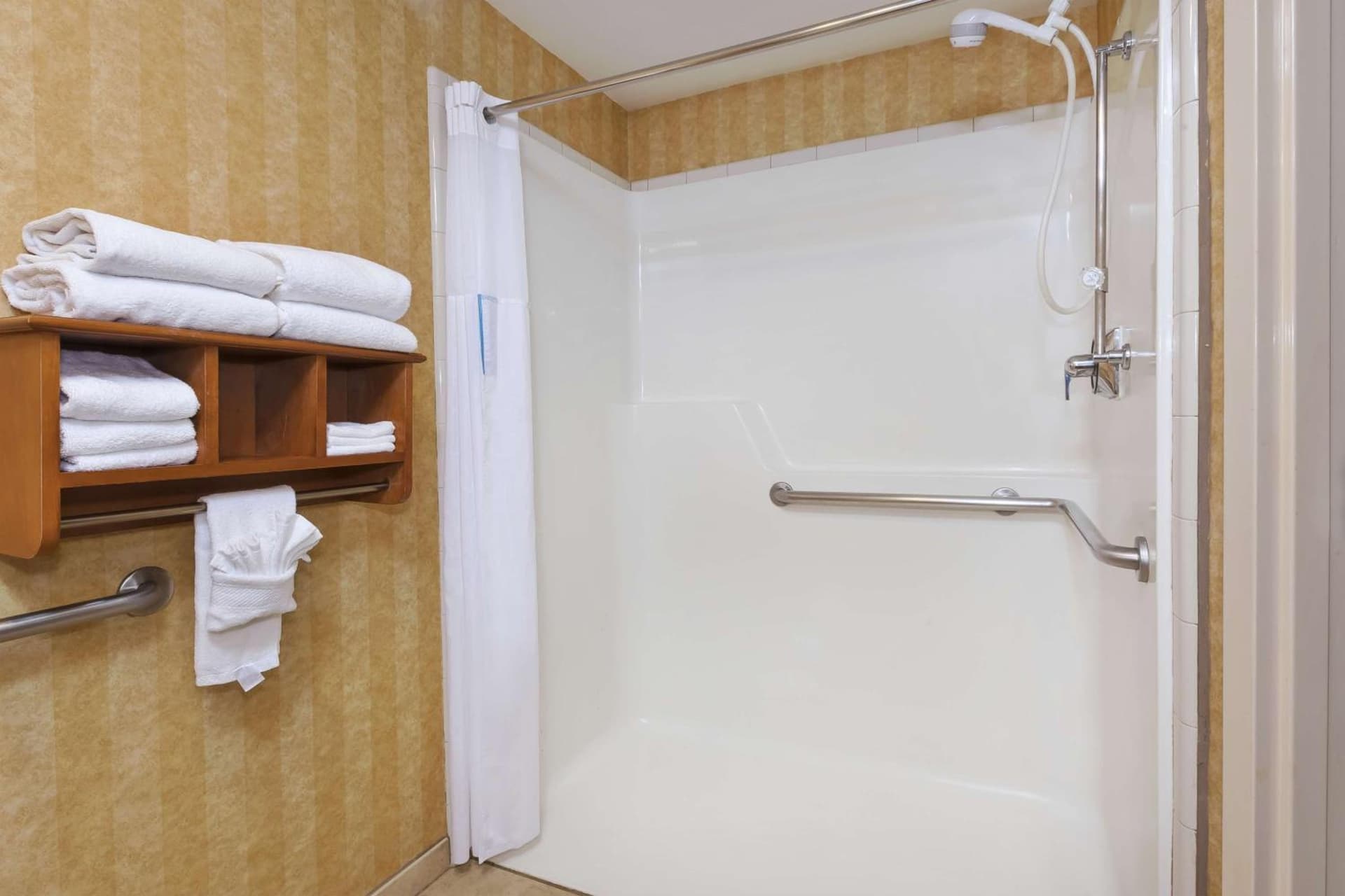 Country Inn & Suites by Radisson, Idaho Falls at the Mall gallery photo in Idaho Falls, ID — image 11