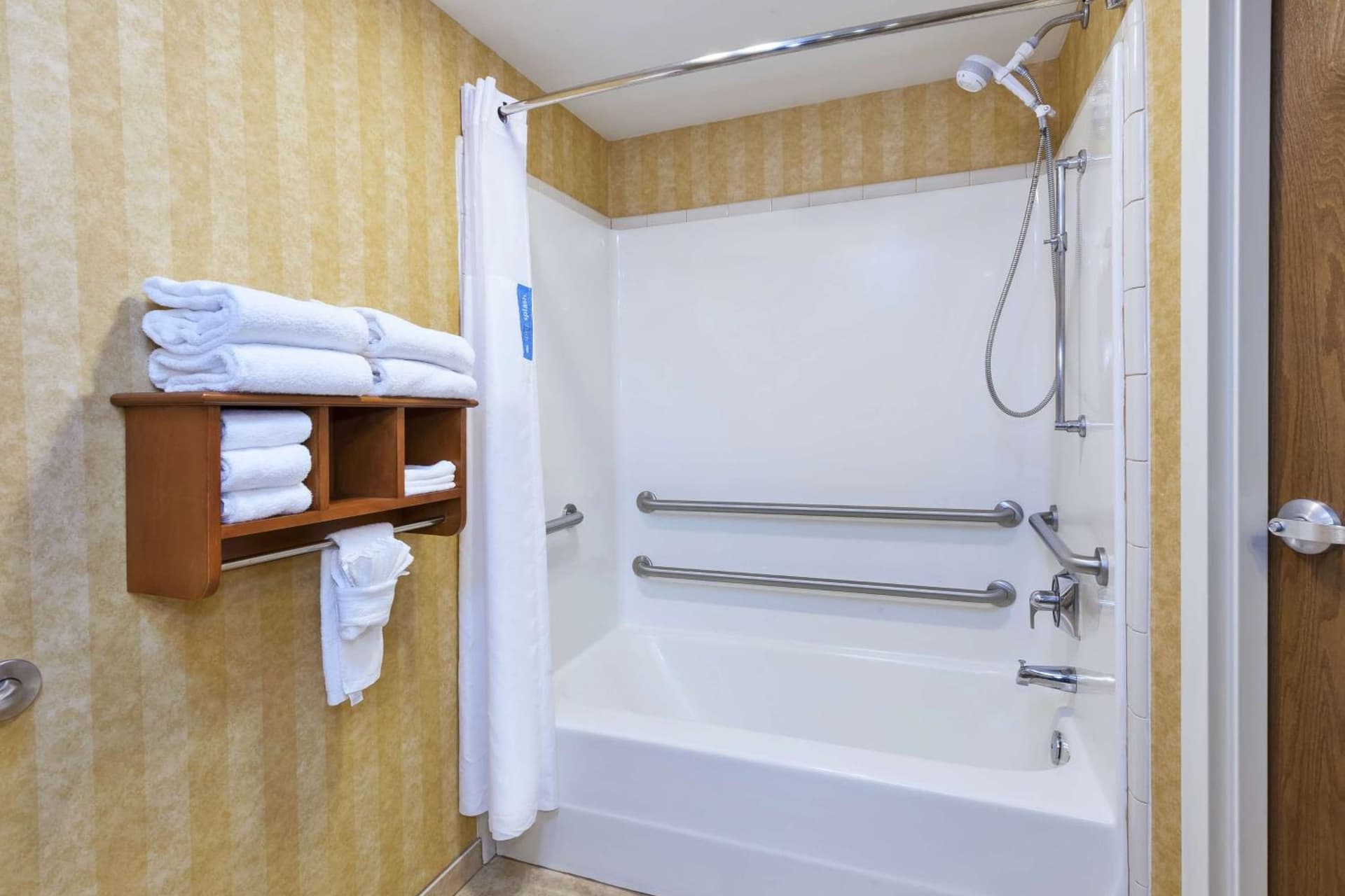 Country Inn & Suites by Radisson, Idaho Falls at the Mall gallery photo in Idaho Falls, ID — image 17