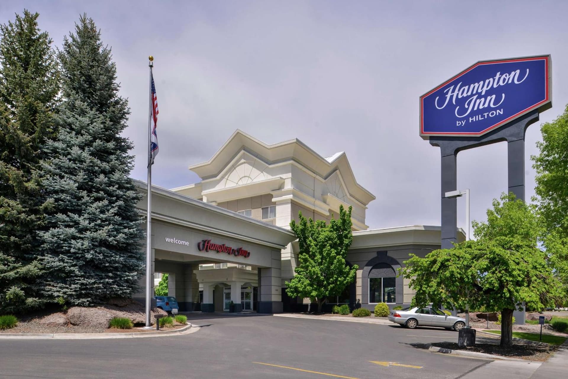 Hampton Inn Idaho Falls / Airport featured exterior or lobby in Idaho Falls, ID — similar hotel