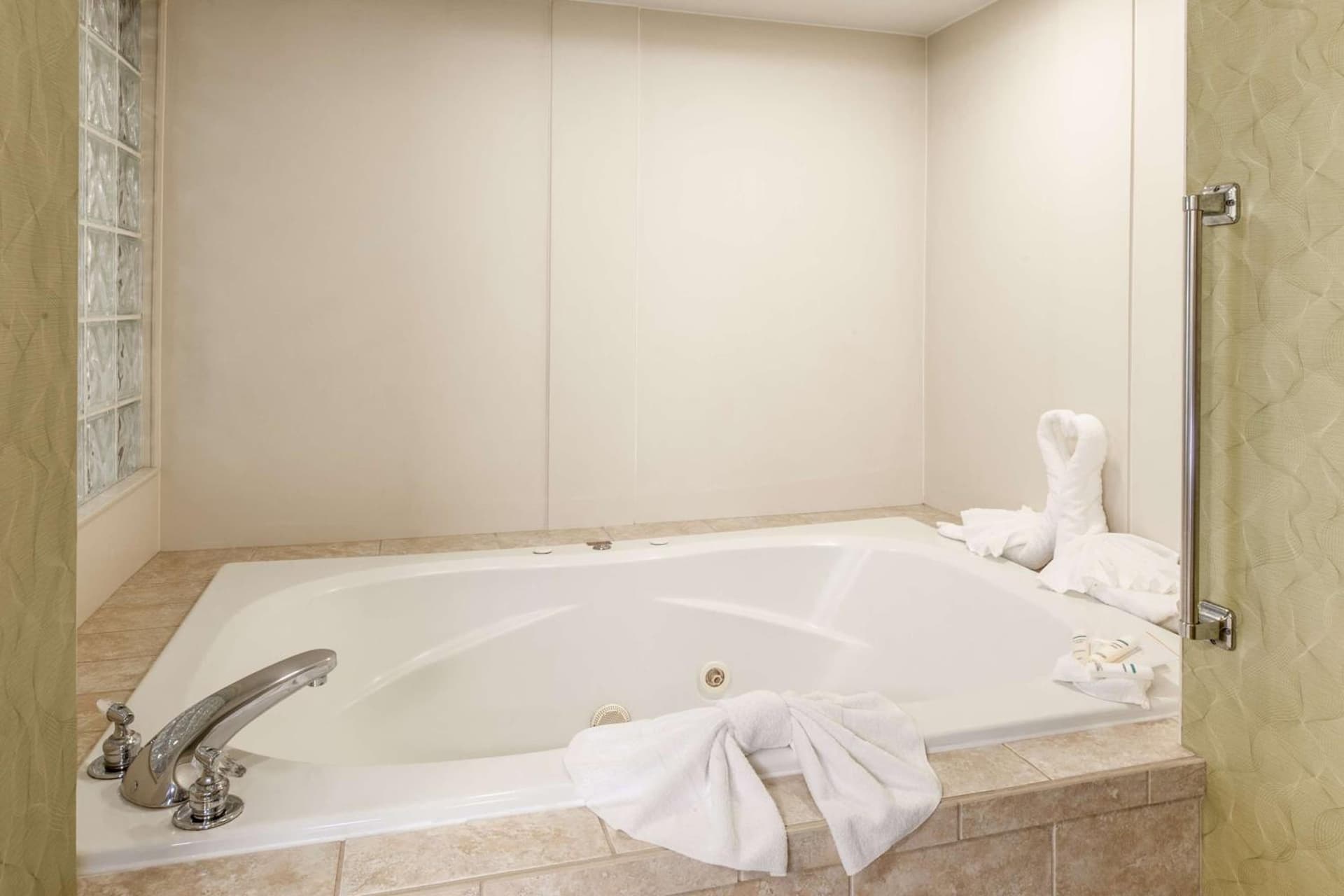 Hampton Inn Winston-Salem Hanes Mall gallery photo in Winston-Salem, NC — image 32