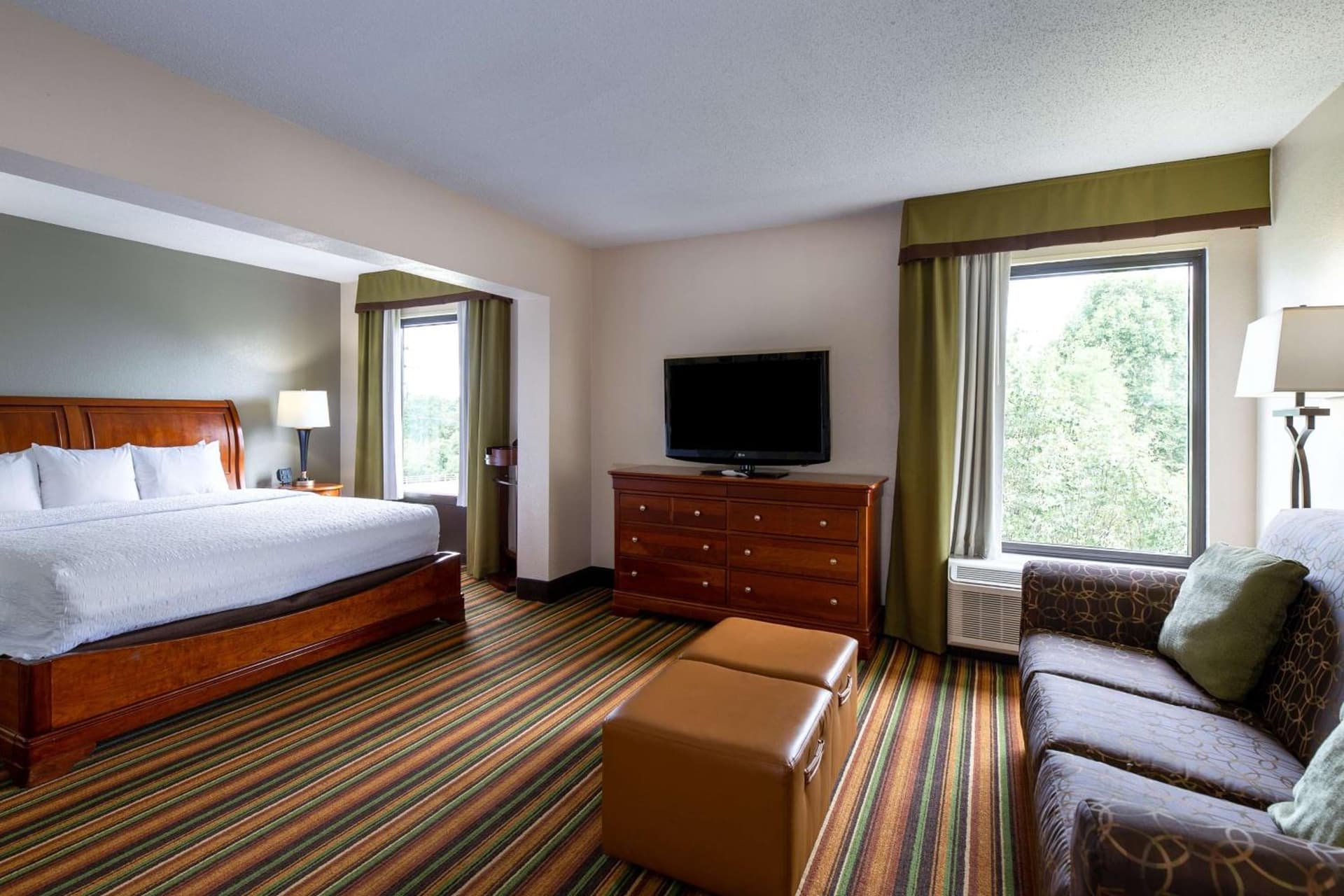 Hampton Inn Winston-Salem Hanes Mall gallery photo in Winston-Salem, NC — image 24