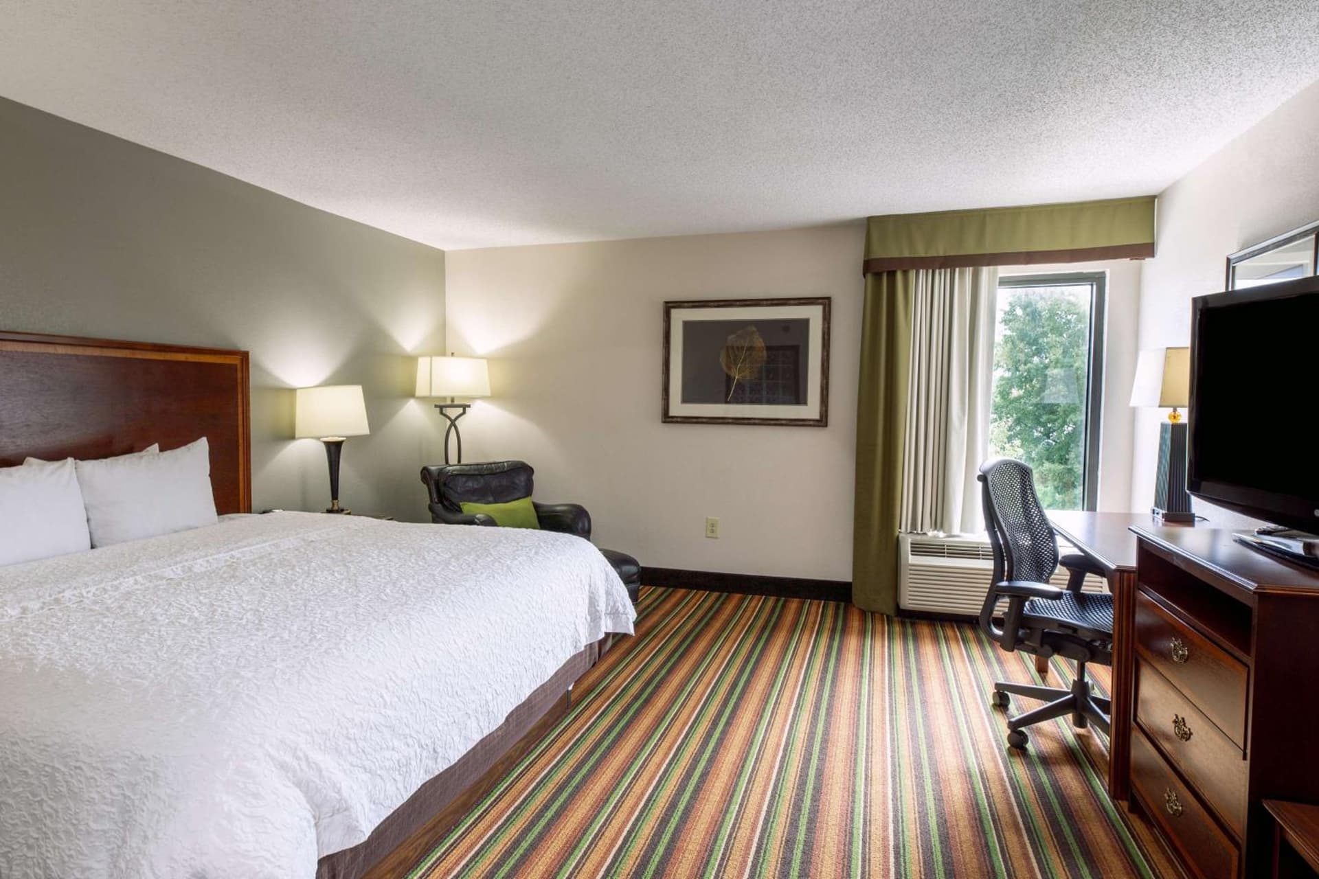 Hampton Inn Winston-Salem Hanes Mall gallery photo in Winston-Salem, NC — image 33