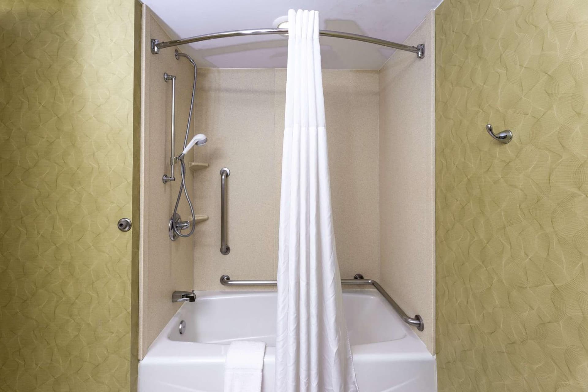 Hampton Inn Winston-Salem Hanes Mall interior in Winston-Salem, NC — gallery photo 2