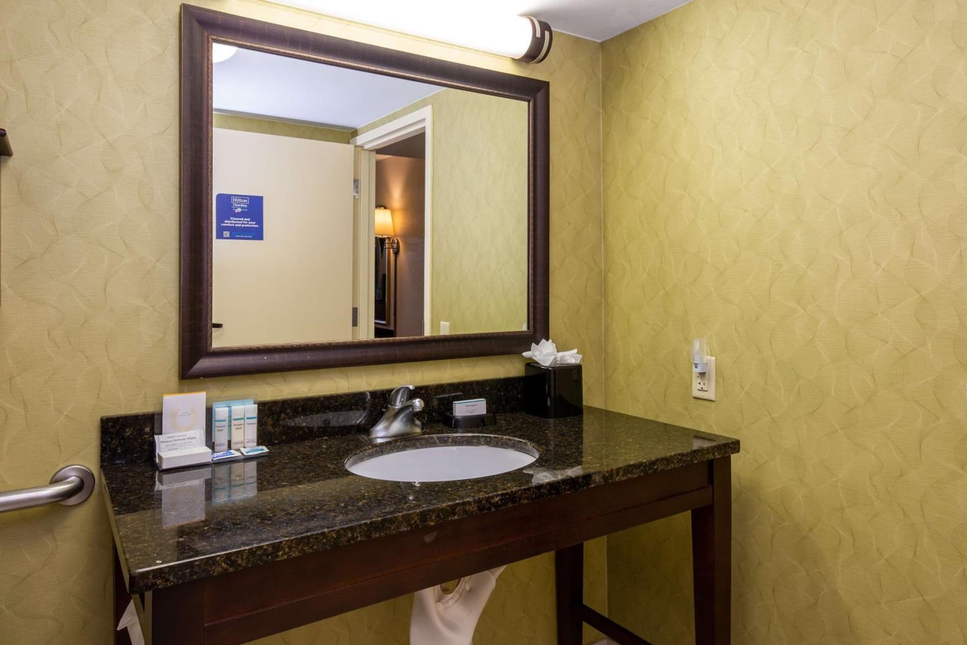 Hampton Inn Winston-Salem Hanes Mall gallery photo in Winston-Salem, NC — image 10
