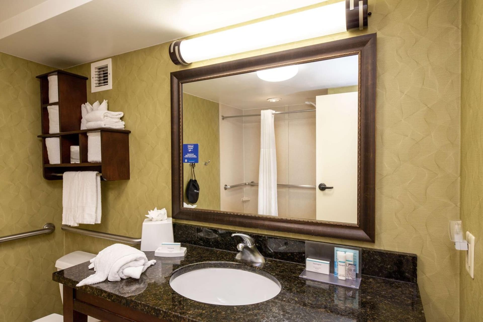 Hampton Inn Winston-Salem Hanes Mall gallery photo in Winston-Salem, NC — image 11