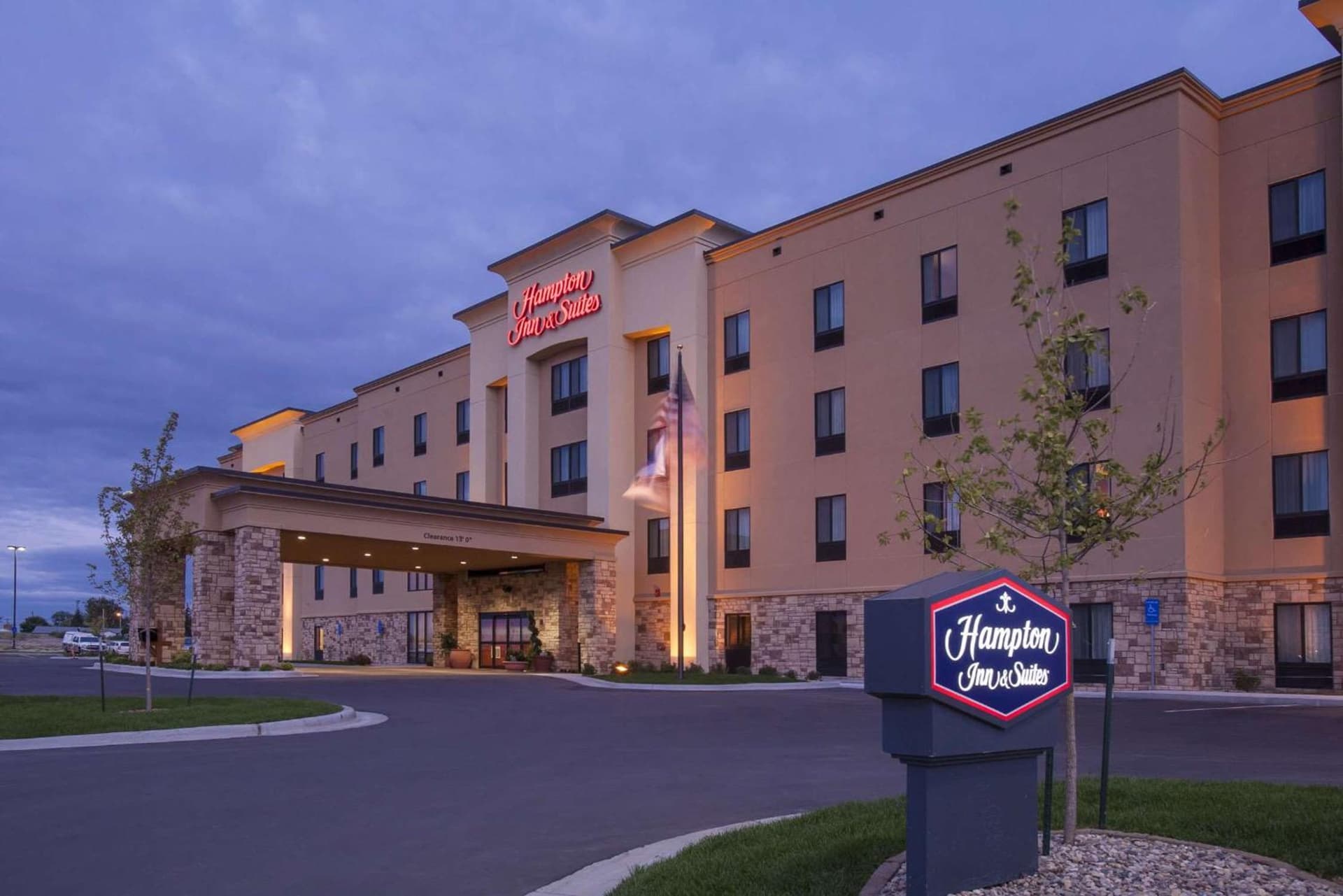 Hampton Inn & Suites Williston interior in Williston, ND — gallery photo 2