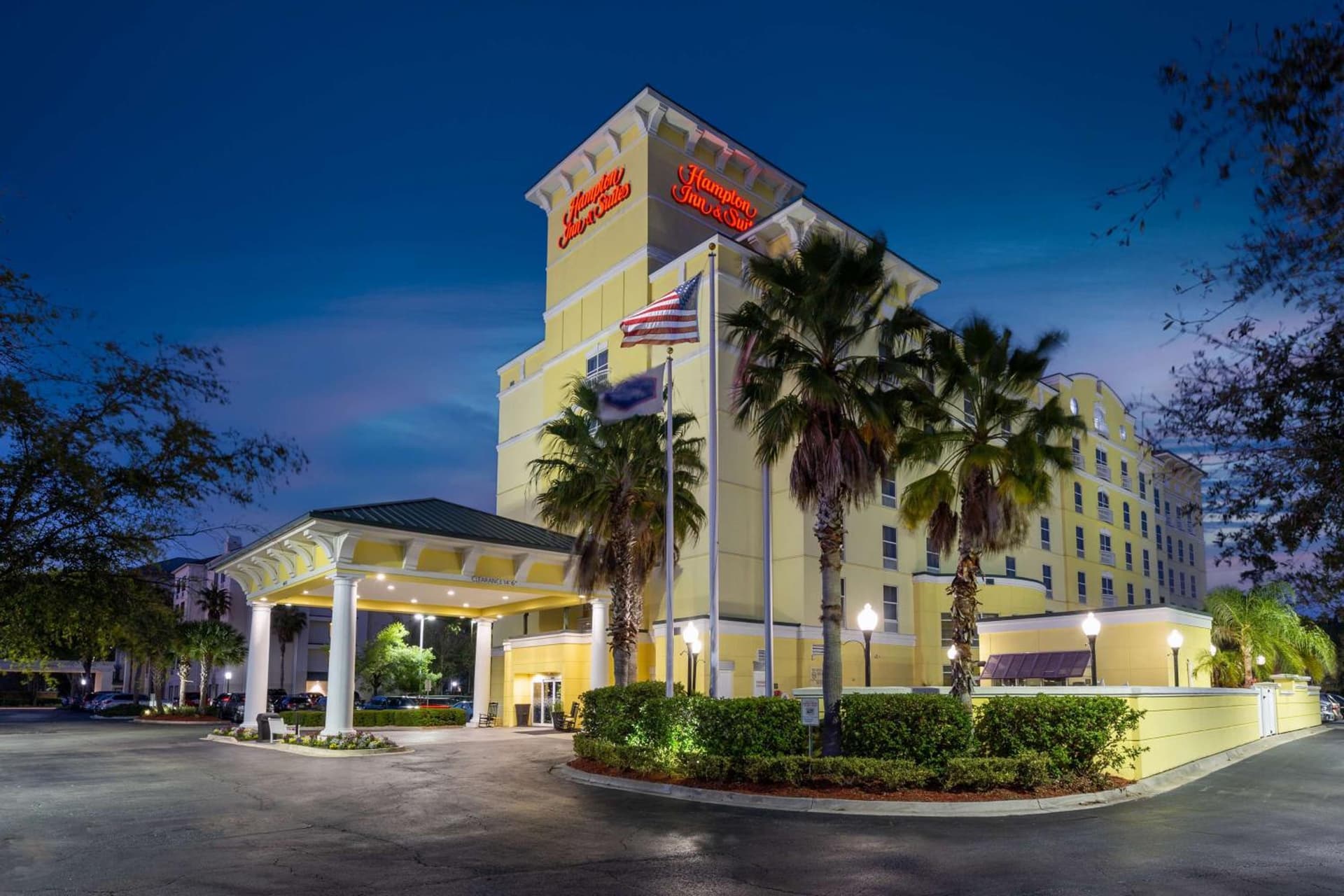 Hampton Inn & Suites Jacksonville Deerwood Park interior in Jacksonville, FL — gallery photo 2