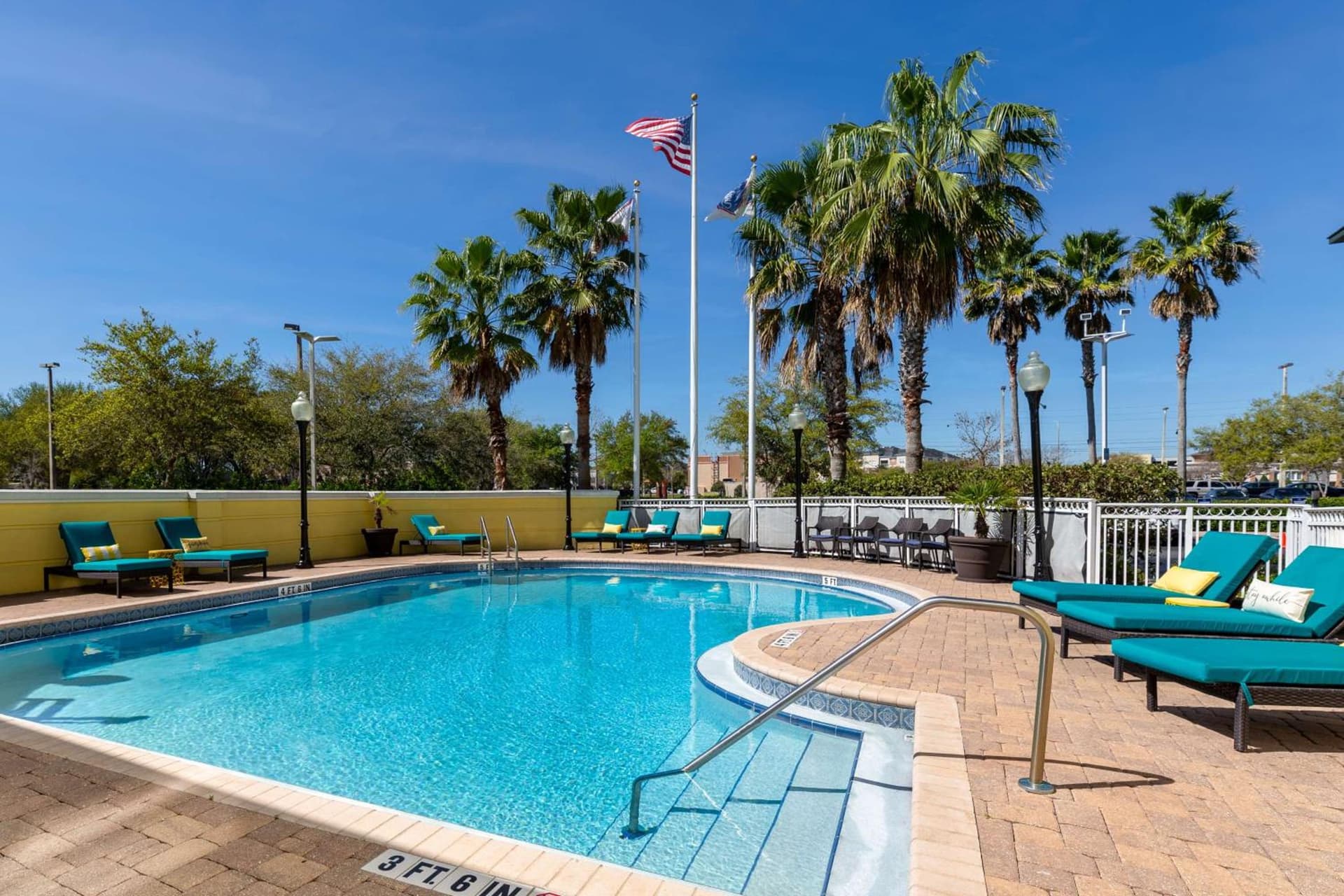 Hampton Inn & Suites Jacksonville Deerwood Park gallery photo in Jacksonville, FL — image 45