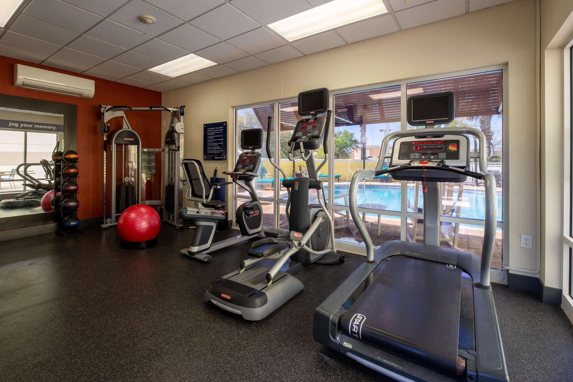 Hampton Inn & Suites Jacksonville Deerwood Park gallery photo in Jacksonville, FL — image 19